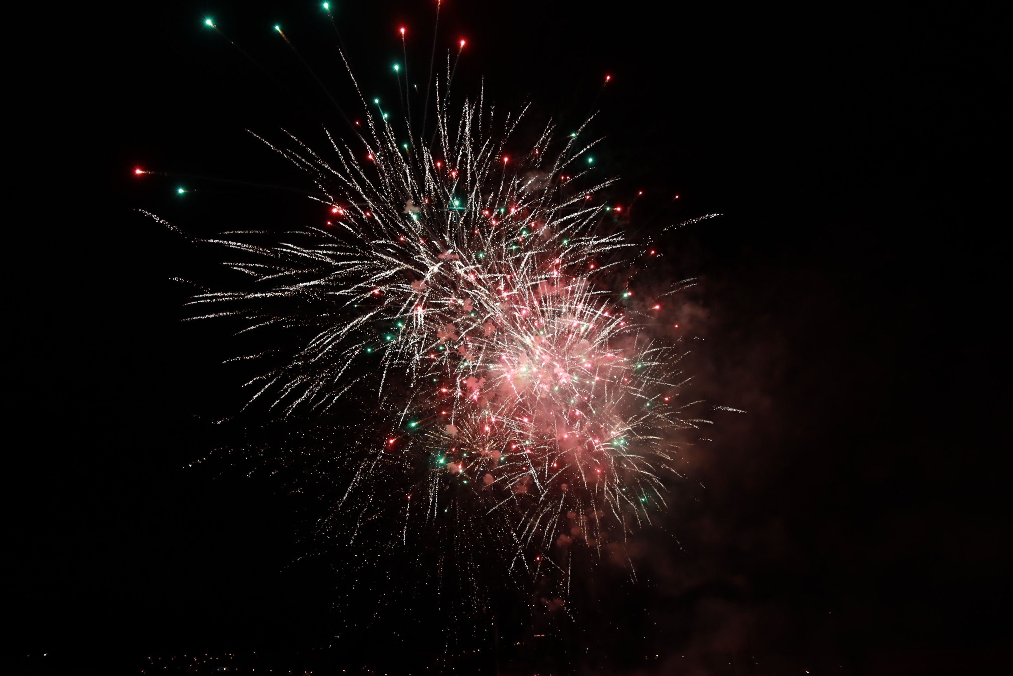 Focs artificials en el piromusical final de la Festa Major de Rubí 2021. FOTO: Josep Llamas