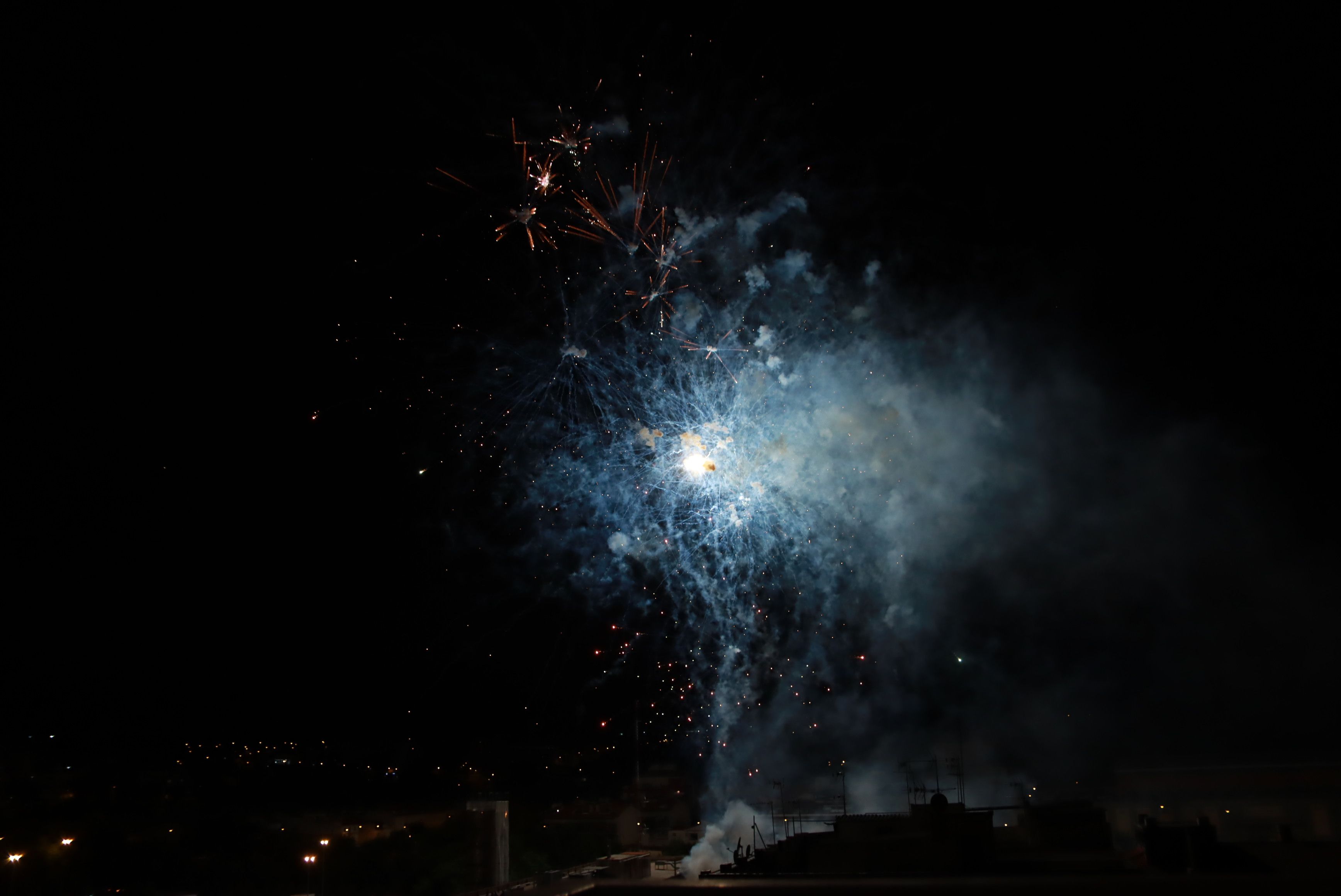 Focs artificials en el piromusical final de la Festa Major de Rubí 2021. FOTO: Josep Llamas