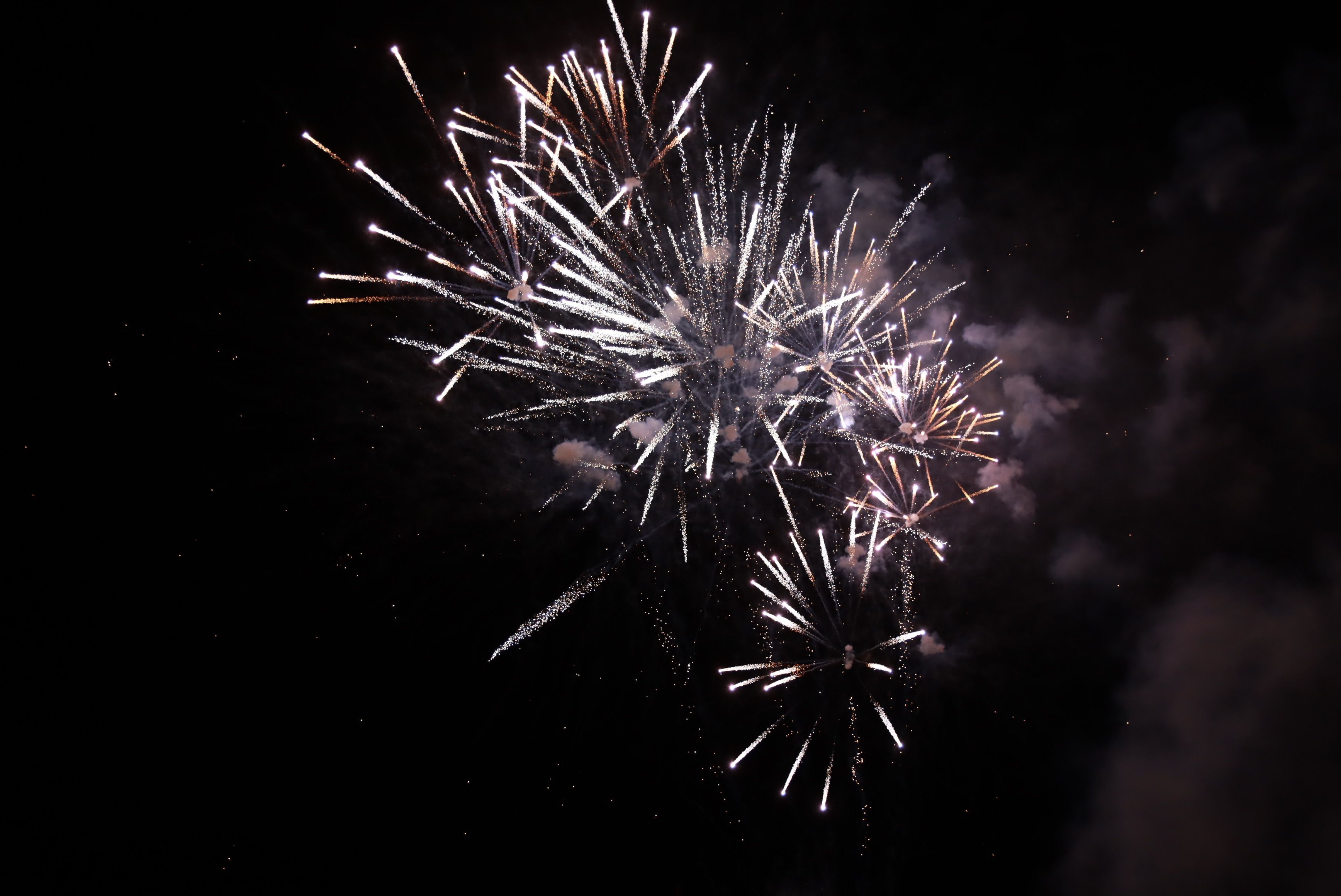 Focs artificials en el piromusical final de la Festa Major de Rubí 2021. FOTO: Josep Llamas