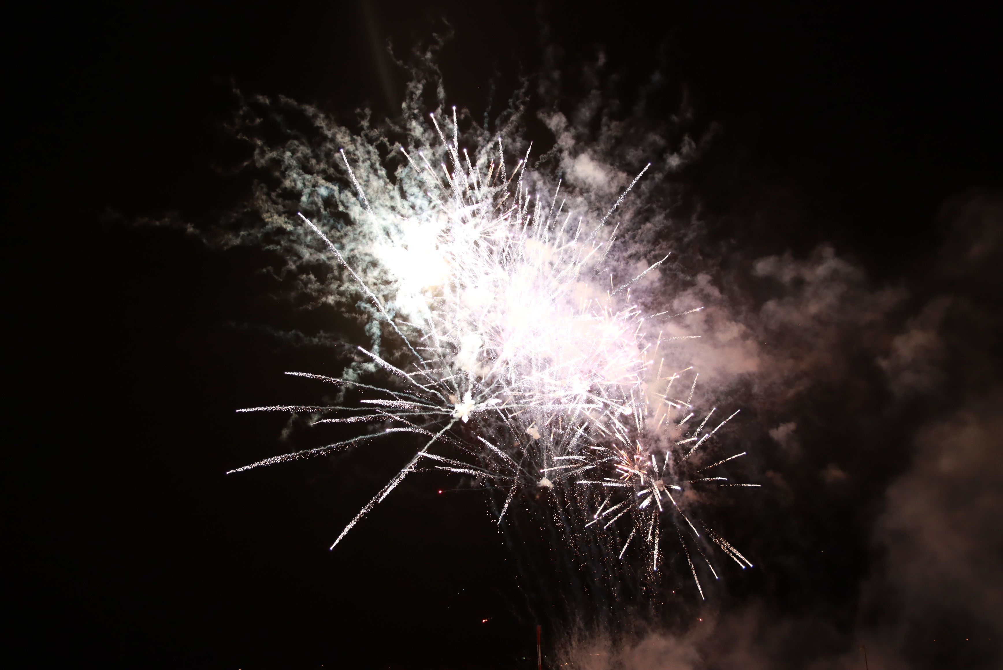 Focs artificials en el piromusical final de la Festa Major de Rubí 2021. FOTO: Josep Llamas