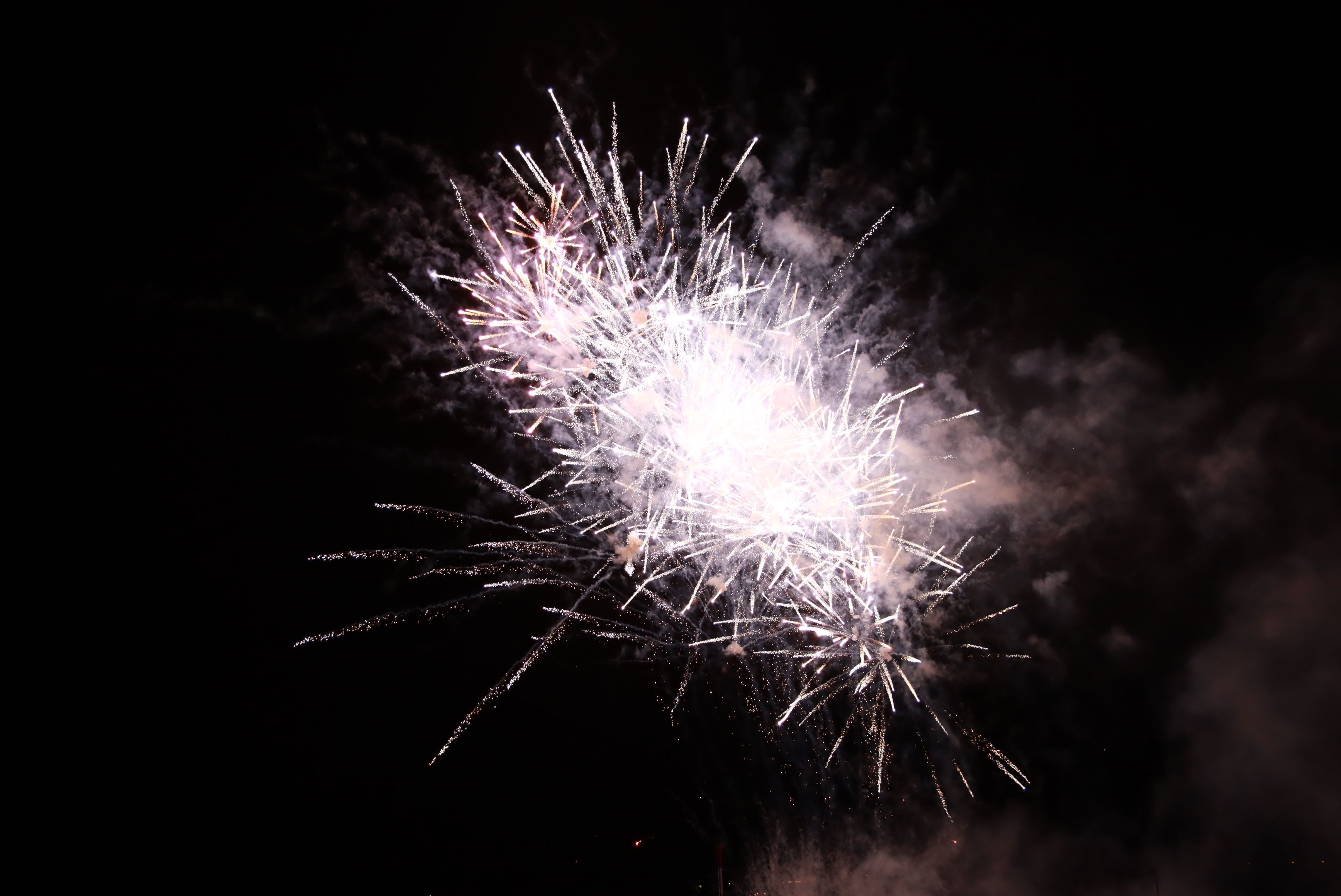 Focs artificials en el piromusical final de la Festa Major de Rubí 2021. FOTO: Josep Llamas