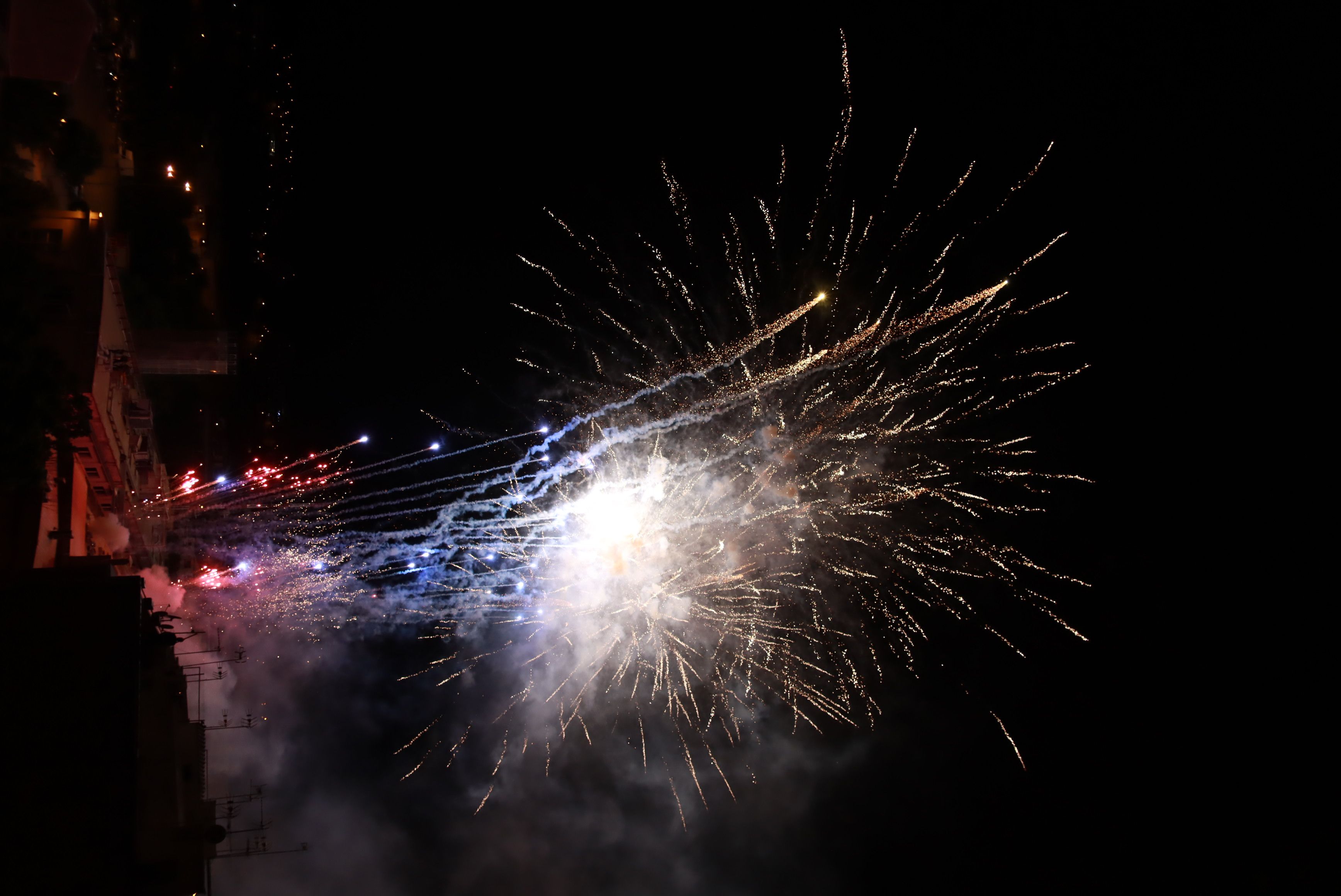 Focs artificials en el piromusical final de la Festa Major de Rubí 2021. FOTO: Josep Llamas