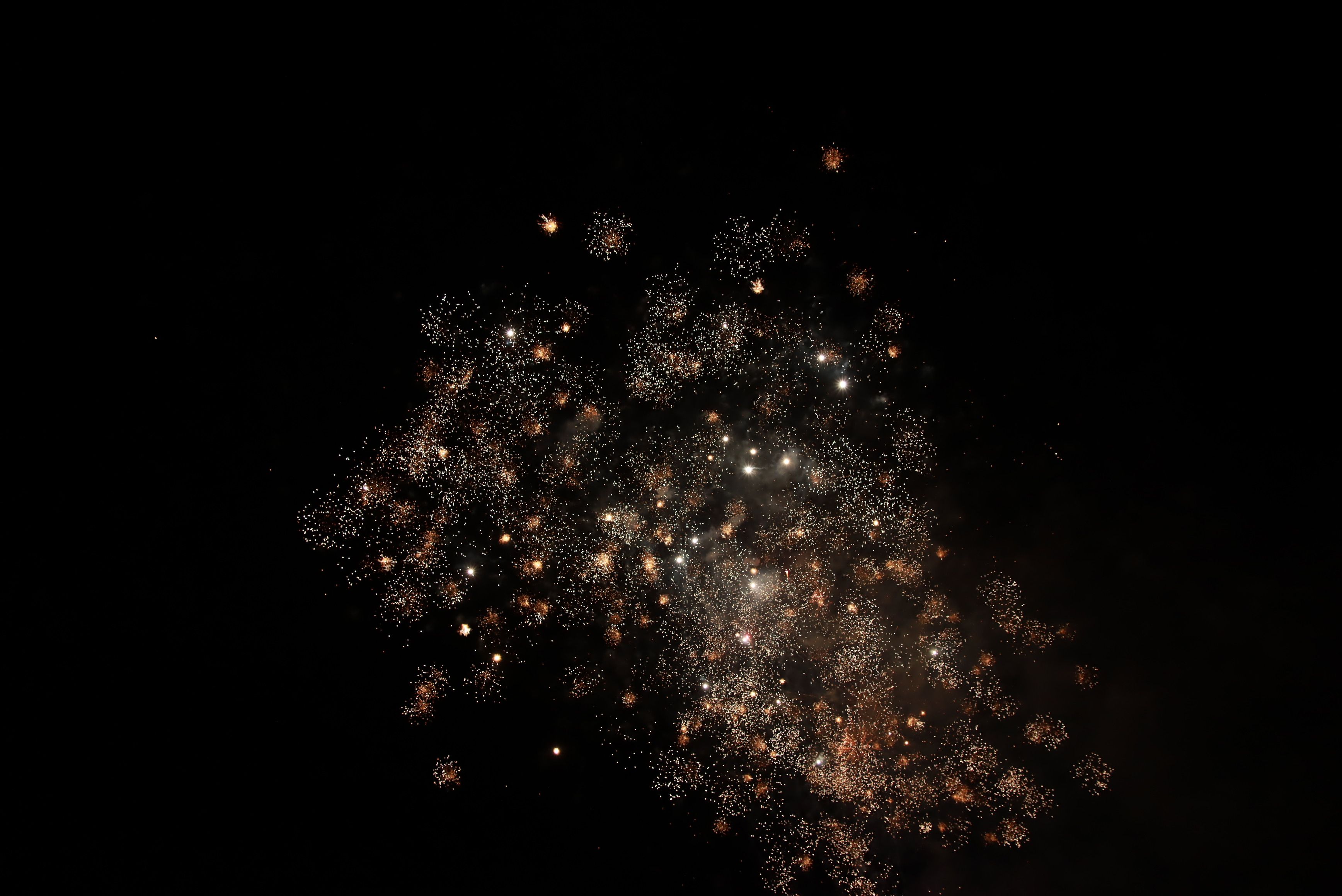 Focs artificials en el piromusical final de la Festa Major de Rubí 2021. FOTO: Josep Llamas