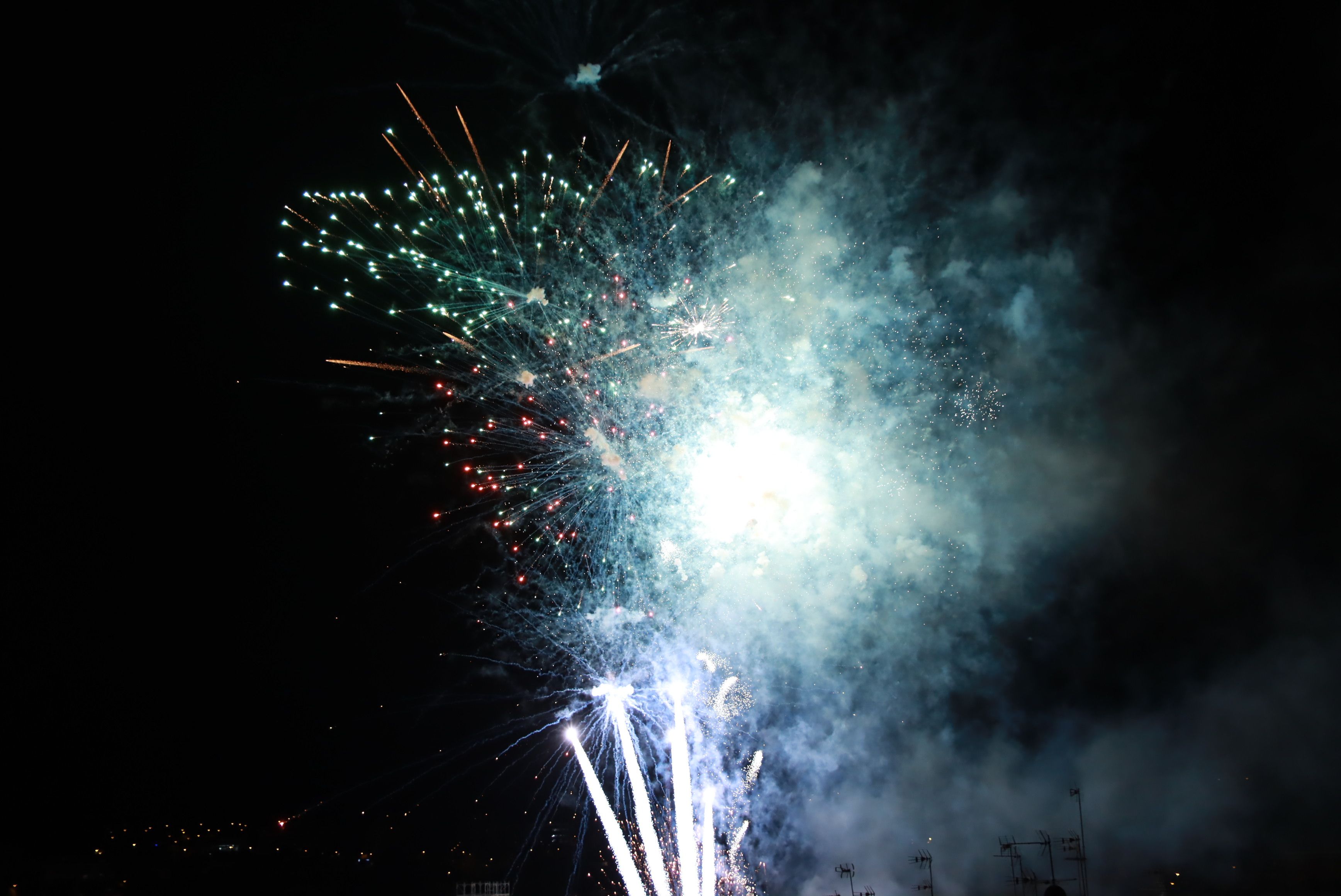 Focs artificials en el piromusical final de la Festa Major de Rubí 2021. FOTO: Josep Llamas