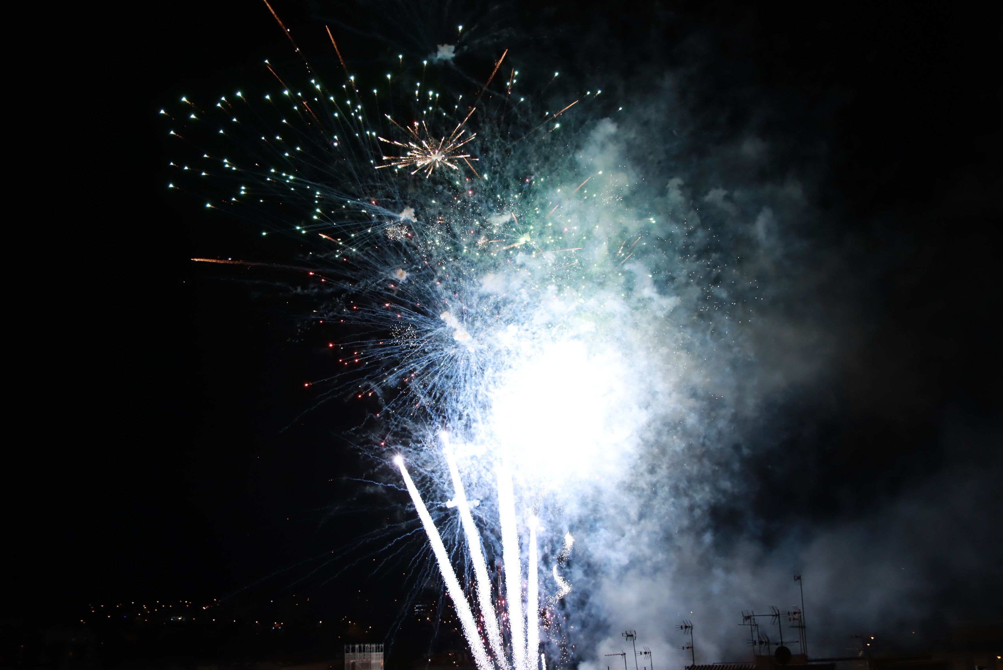 Focs artificials en el piromusical final de la Festa Major de Rubí 2021. FOTO: Josep Llamas