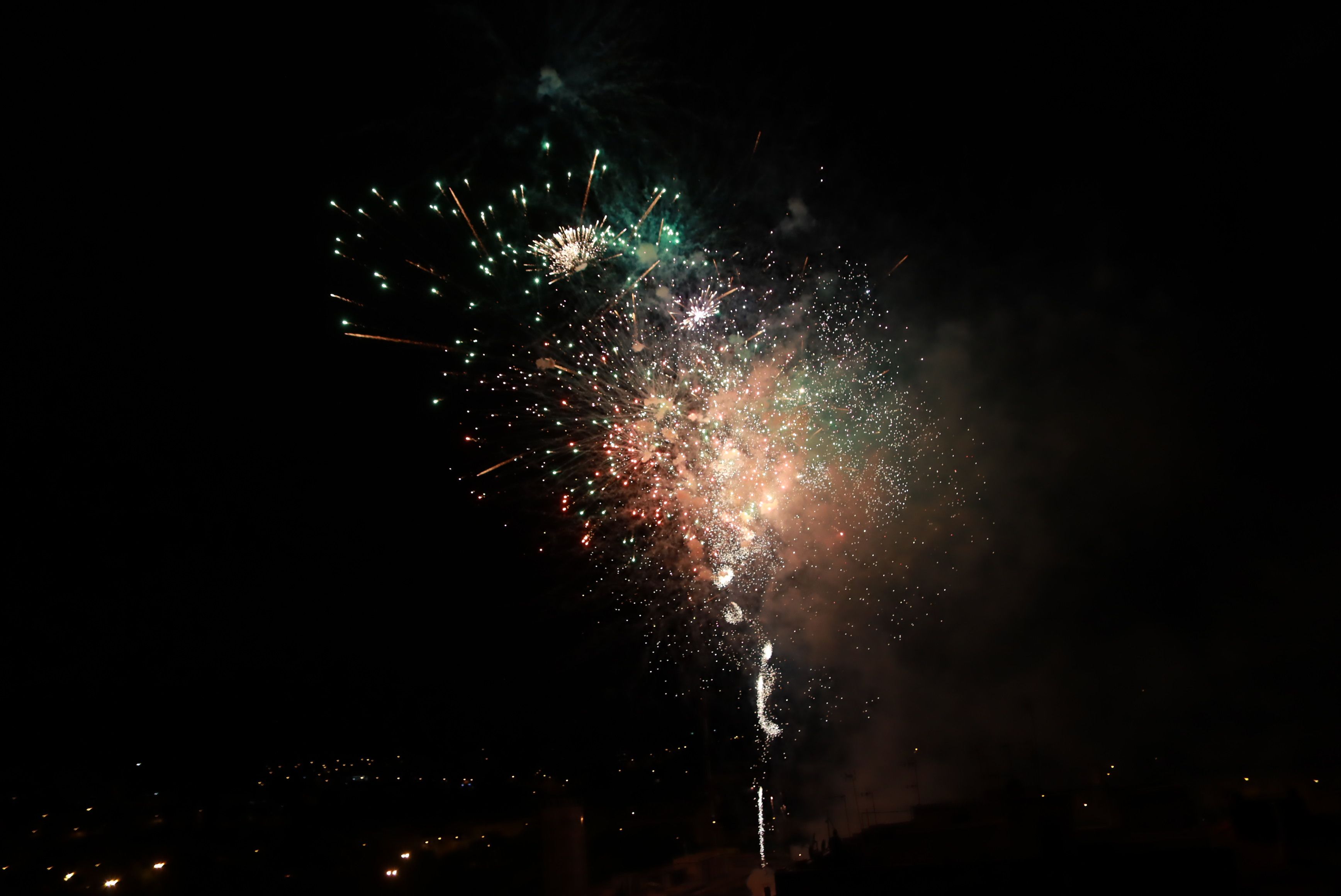 Focs artificials en el piromusical final de la Festa Major de Rubí 2021. FOTO: Josep Llamas