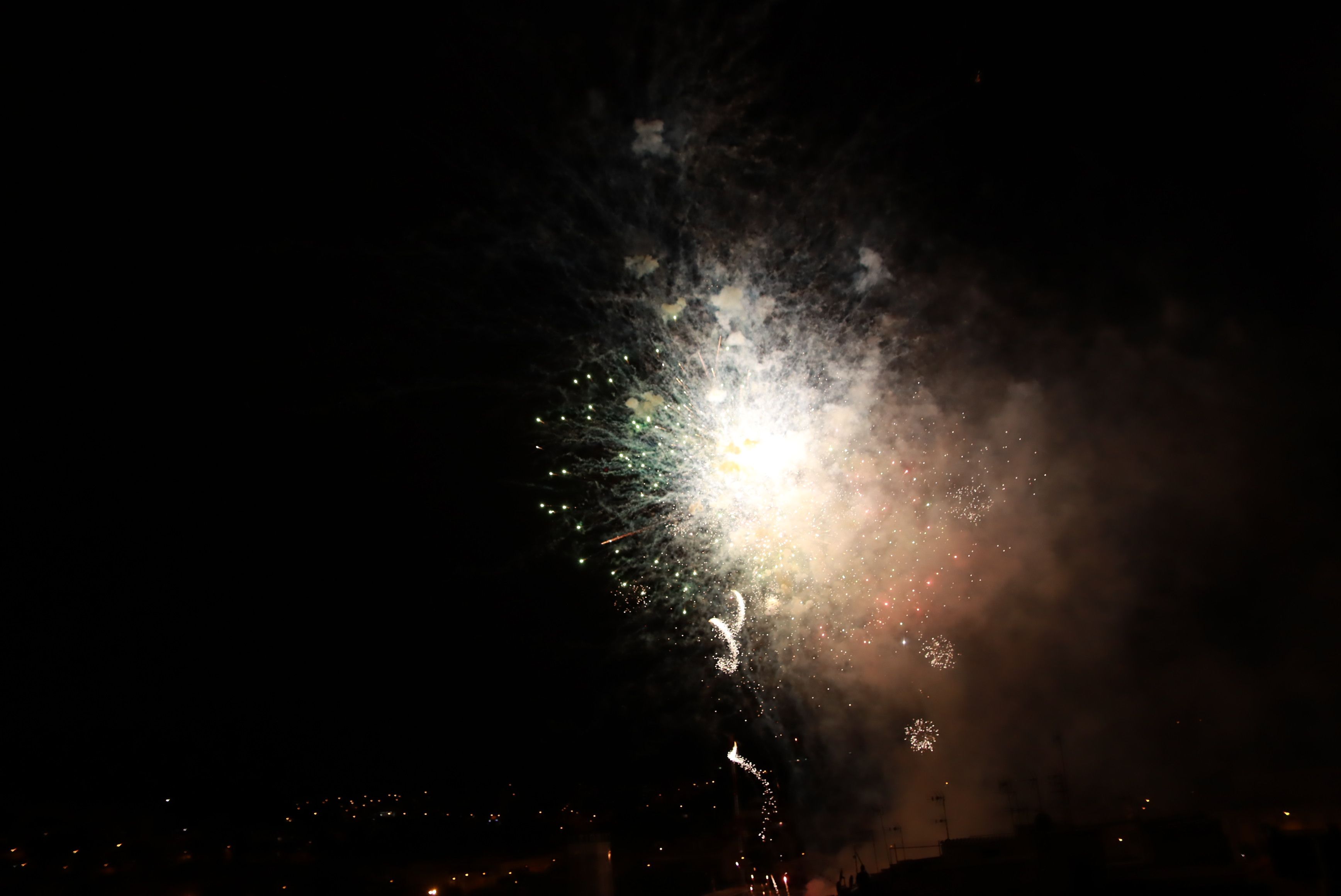 Focs artificials en el piromusical final de la Festa Major de Rubí 2021. FOTO: Josep Llamas