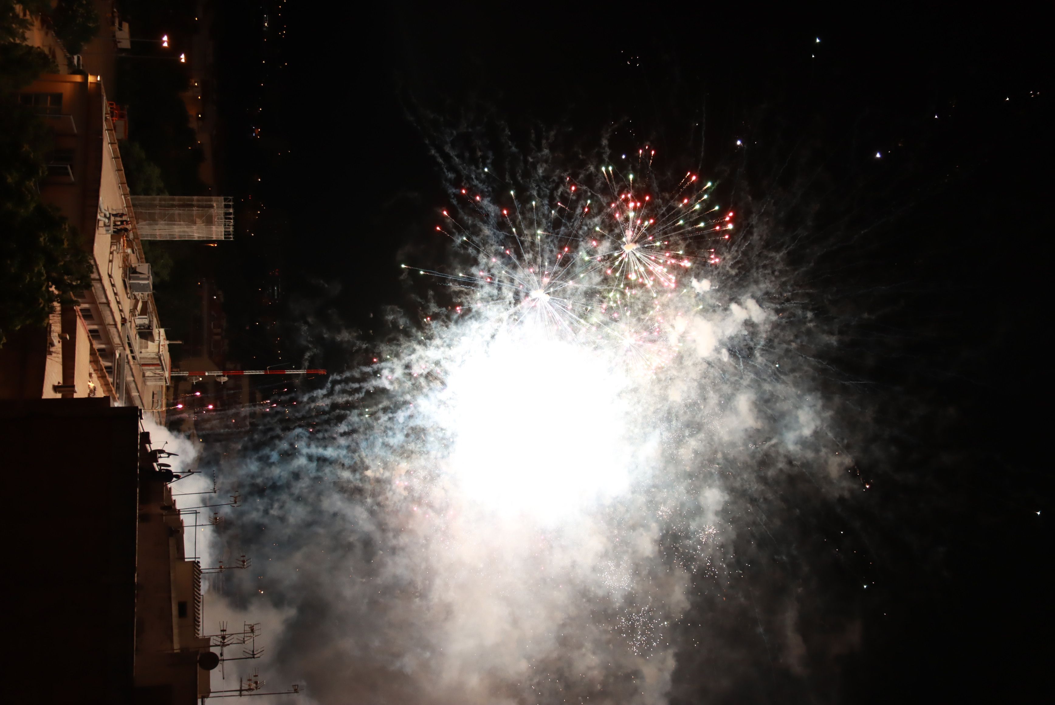 Focs artificials en el piromusical final de la Festa Major de Rubí 2021. FOTO: Josep Llamas