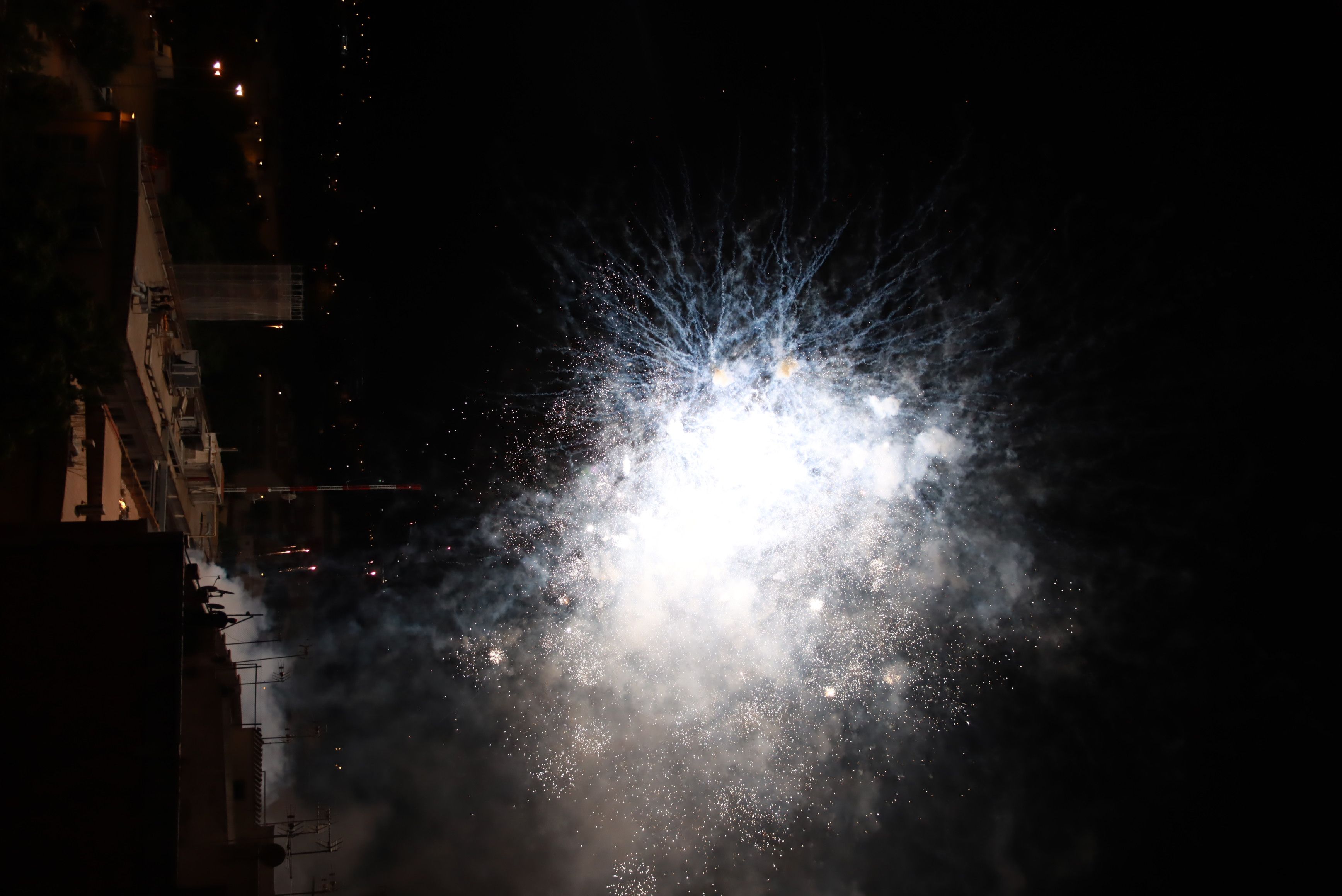 Focs artificials en el piromusical final de la Festa Major de Rubí 2021. FOTO: Josep Llamas