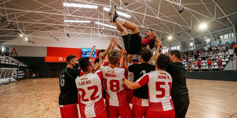 Celebració de l'ascens a Divisió d'Honor del Rubí. FOTO: FCF
