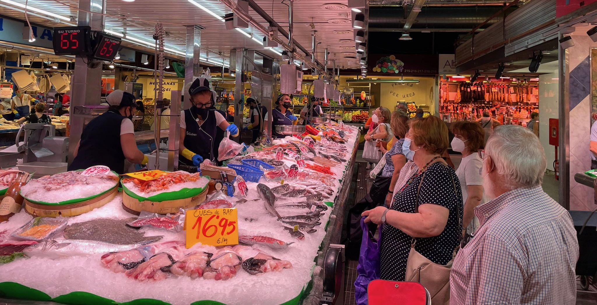Una parada del Mercat municipal de Rubí. FOTO: NHS