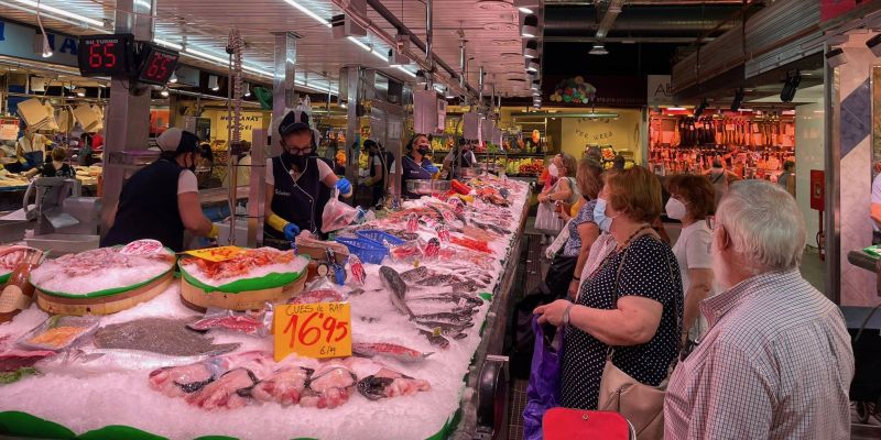 Una parada del Mercat municipal de Rubí. FOTO: NHS