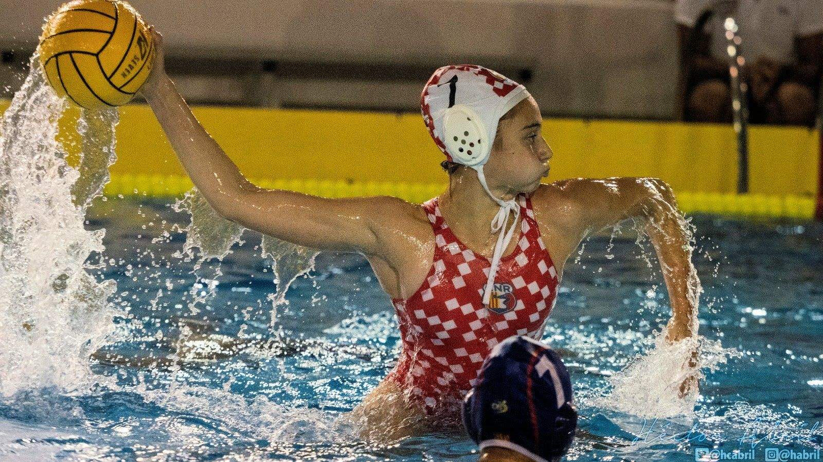  La waterpolista del primer equip femení, Elena Ruiz. FOTO: Cedida