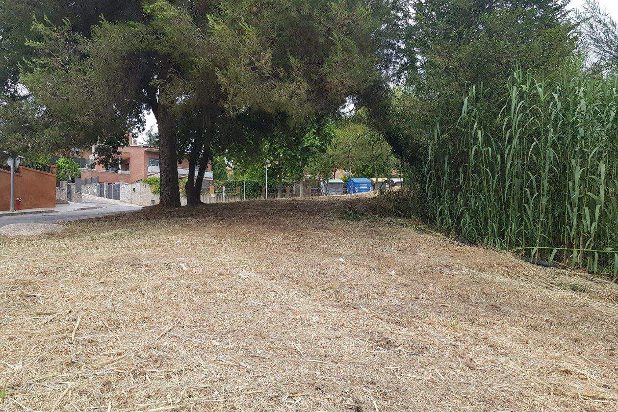  Treballs de manteniment de franges perimetrals a les urbanitzacions de Rubí. FOTO: Ajuntament de Rubí