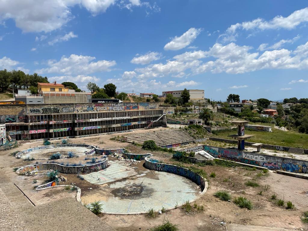 Vista de les antigues piscines de Castellnou. FOTO: NHS Vista de les antigues piscines de Castellnou. FOTO: NHS