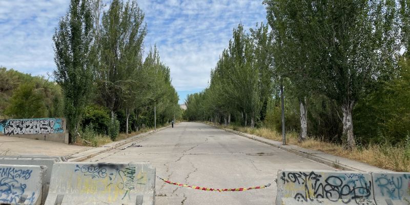 Aquest tram del passeig de la Riera no és modificarà amb el projecte de renaturalització ja que forma part d'una zona d'quipaments. FOTO: NHS