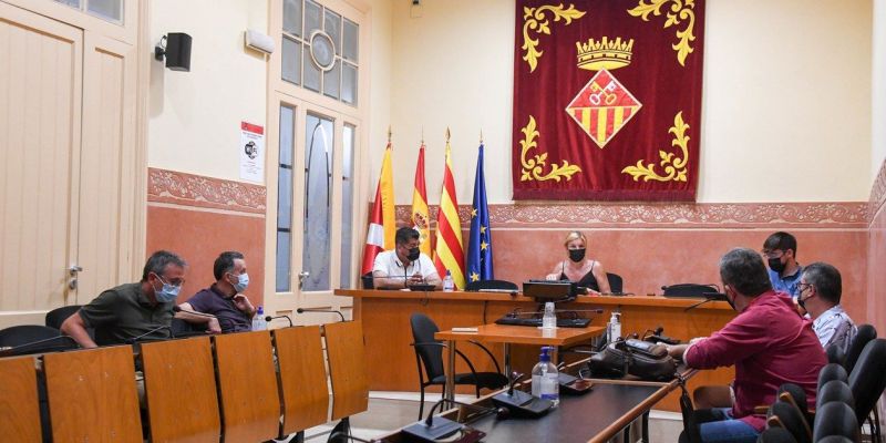 Reunió entre l’alcaldessa, el primer tinent d’Alcaldia, Moisés Rodríguez, el regidor de Planejament Urbà, Rafael Güeto, i el regidor d’Obra Pública i Esports, Juan López amb representants del CEF Can Mir. FOTO: Ajuntament de Rubí-Localpres