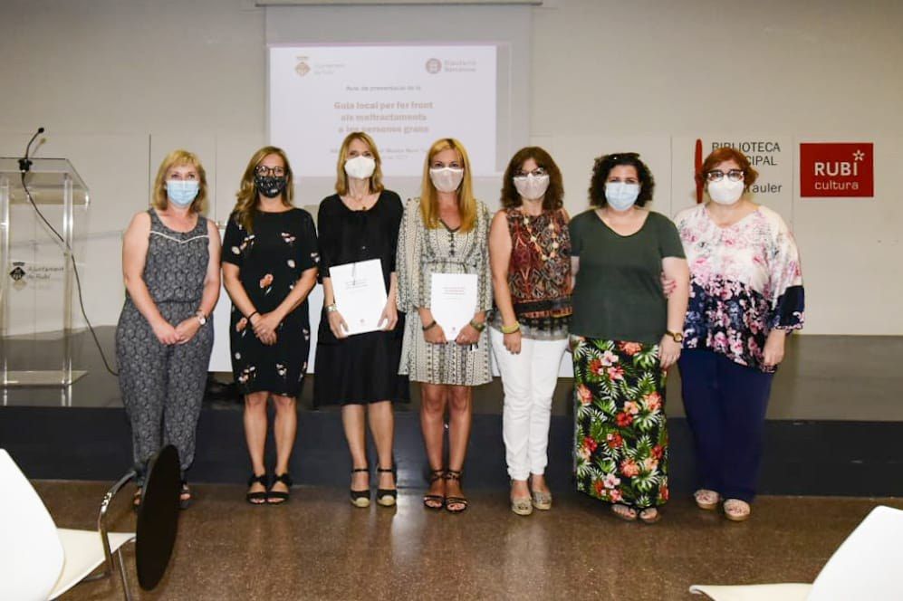 Rubí presenta la guia per fer front als maltractaments a les persones grans. FOTO: Ajuntament de Rubí