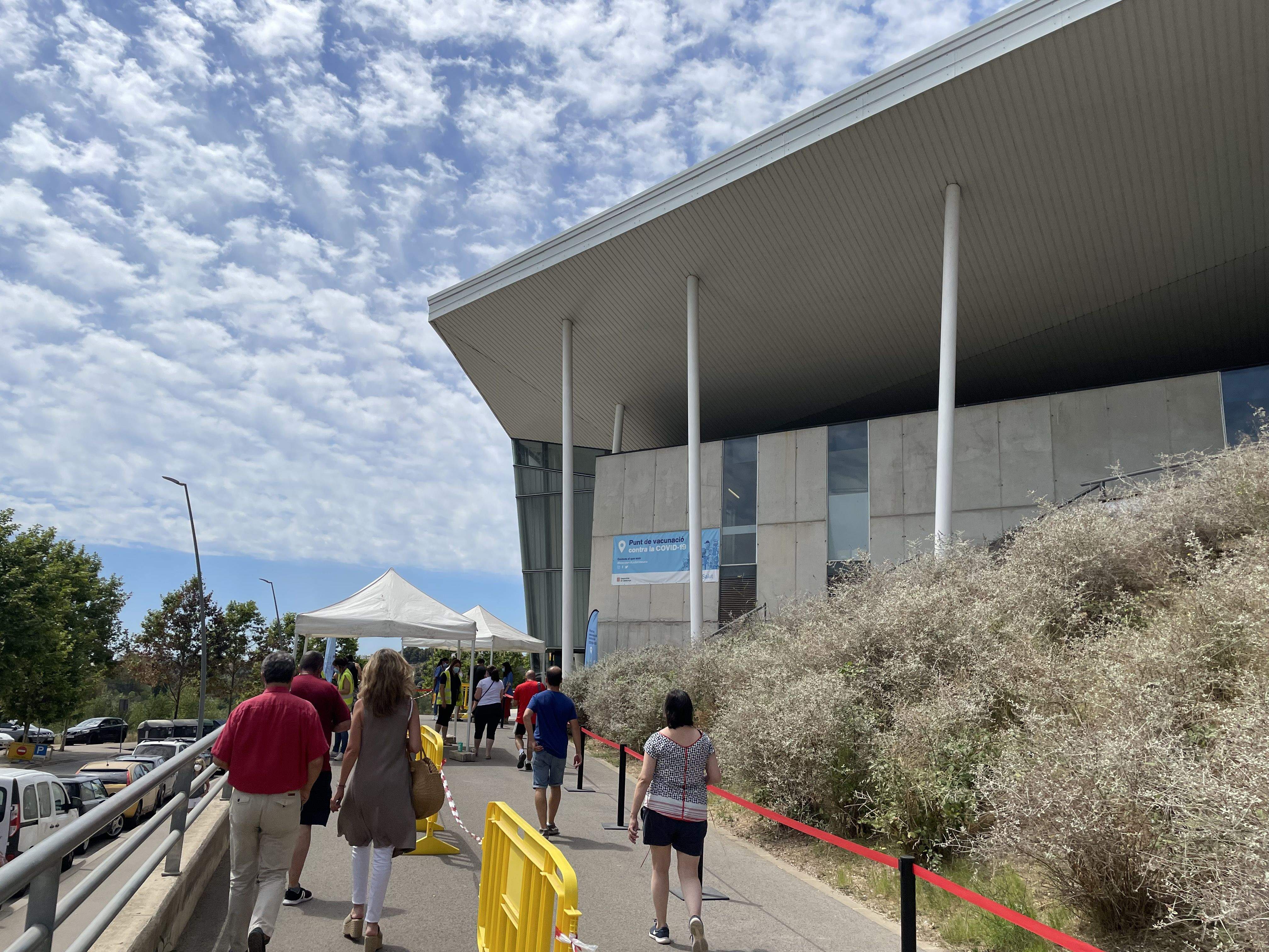 El centre de vacunació massiu contra la Covid-19 de Sabadell. FOTO: NHS El centre de vacunació massiu contra la Covid-19 de Sabadell. FOTO: NHS