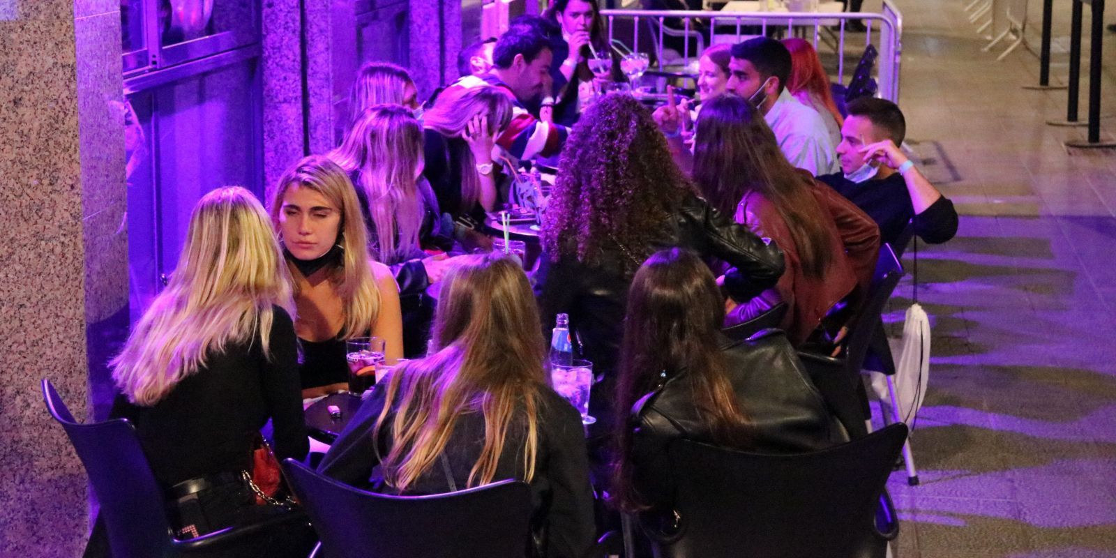 Salut fa una crida a reduir la interacció social per l'alta virulència de la variant Delta. FOTO: ACN