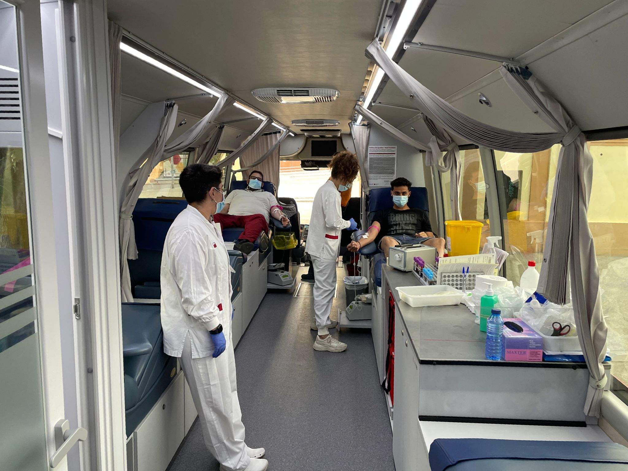 Bona resposta de la ciutadaia de Rubí durant la primera jornada de donació de sang. FOTO: Andrea Martínez Bona resposta de la ciutadaia de Rubí durant la primera jornada de donació de sang. FOTO: Andrea Martínez