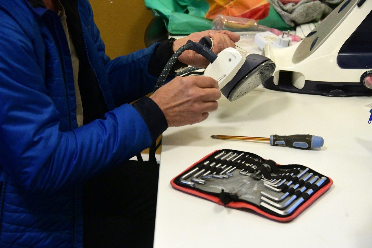 El servei d’autoreparació “Dimecres Manetes” es tornarà a posar en marxa l’1 de setembre. FOTO: Ajuntament de Rubí - Localpres