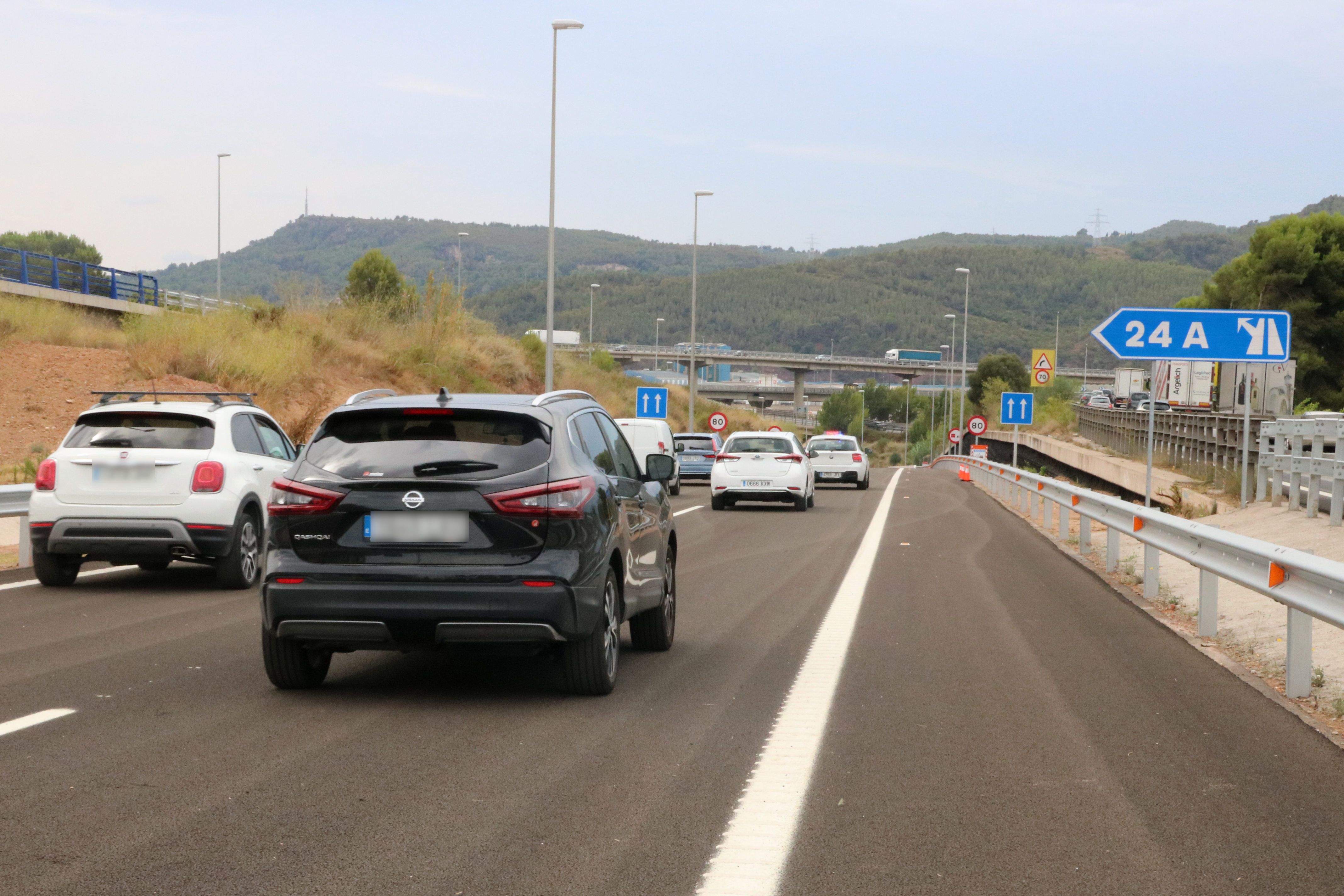 Els primers cotxes utilitzant l'enllaç de l'AP-7 i l'A-2, l'1 de setembre del 2021. FOTO: Gemma Sánchez/ACN