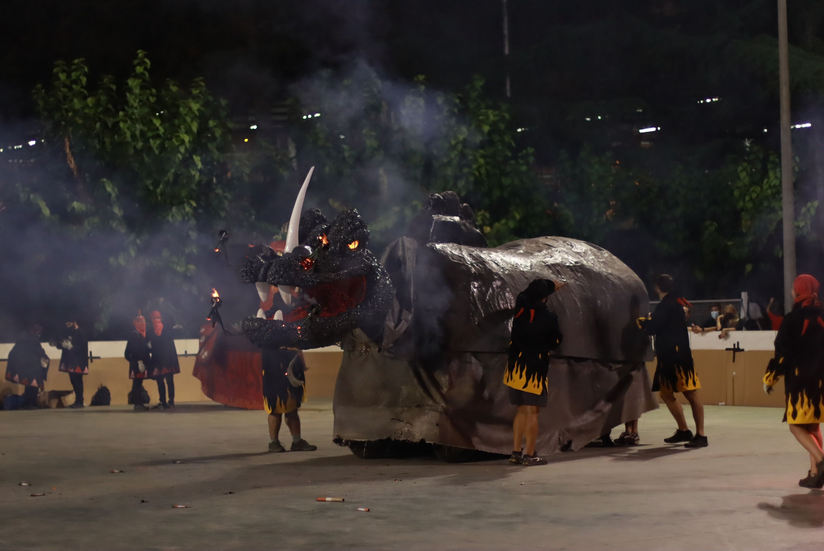 Les bèsties de foc i les colles de diables de Rubí donen el tret de sortida a la Festa Major Petita de Sant Roc. FOTO: Josep Llamas