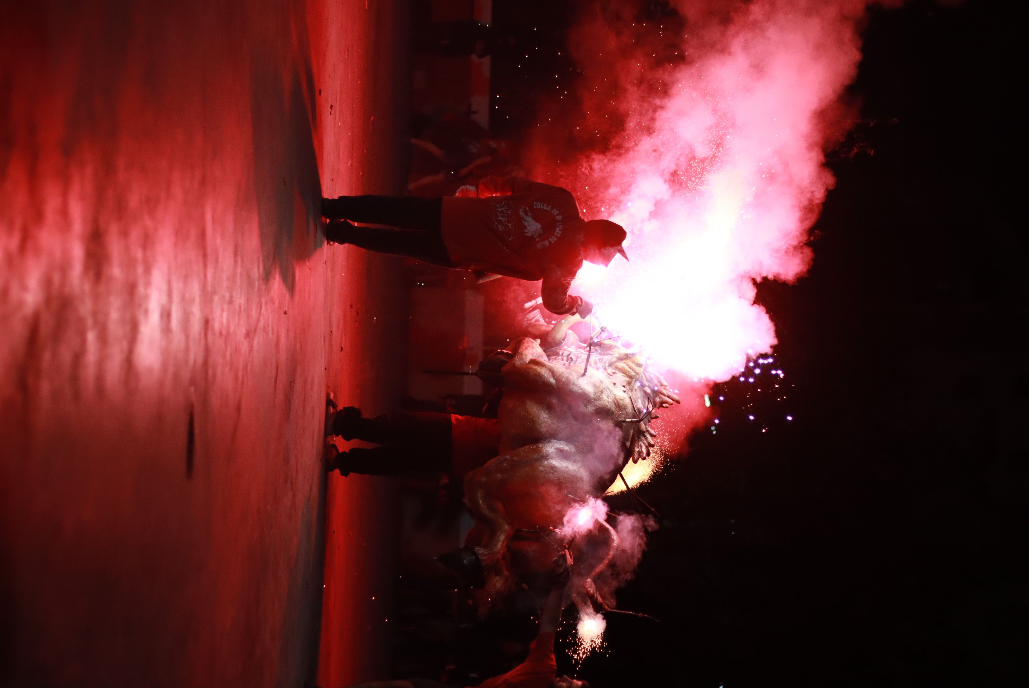 Les bèsties de foc i les colles de diables de Rubí donen el tret de sortida a la Festa Major Petita de Sant Roc. FOTO: Josep Llamas