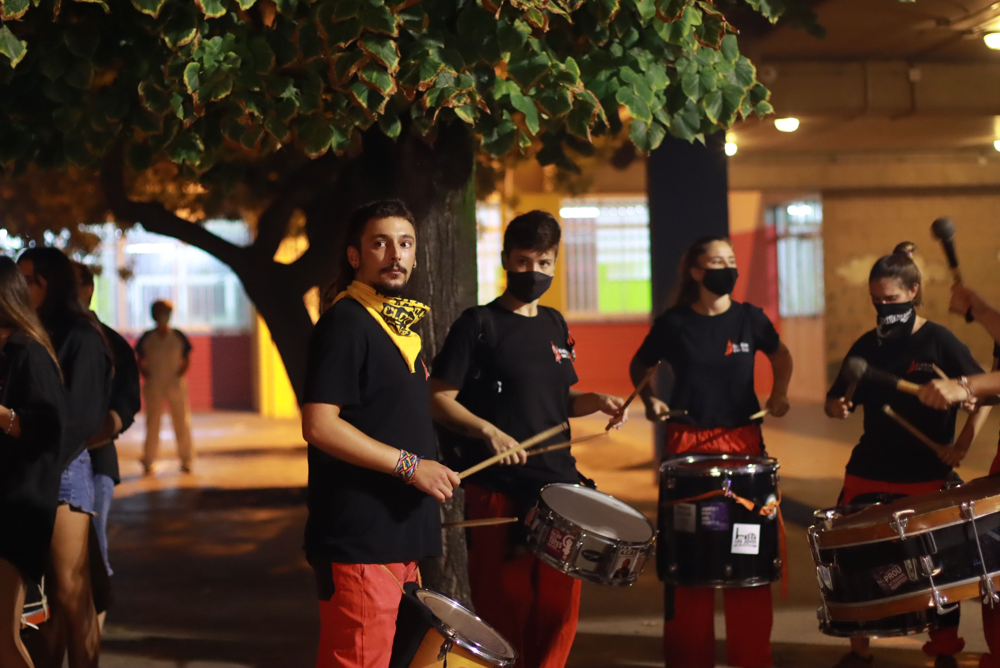 Les bèsties de foc i les colles de diables de Rubí donen el tret de sortida a la Festa Major Petita de Sant Roc. FOTO: Josep Llamas