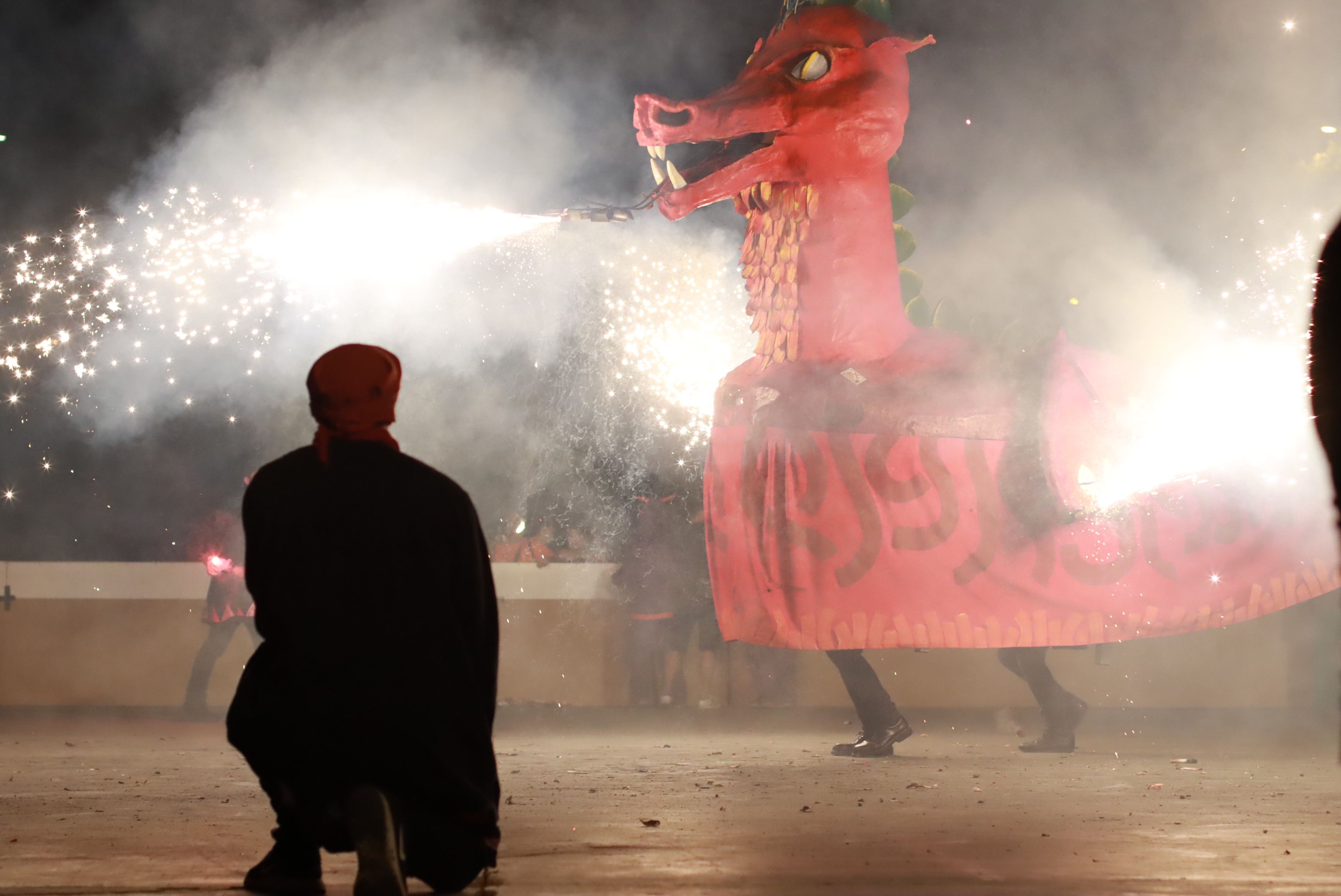 Les bèsties de foc i les colles de diables de Rubí donen el tret de sortida a la Festa Major Petita de Sant Roc. FOTO: Josep Llamas