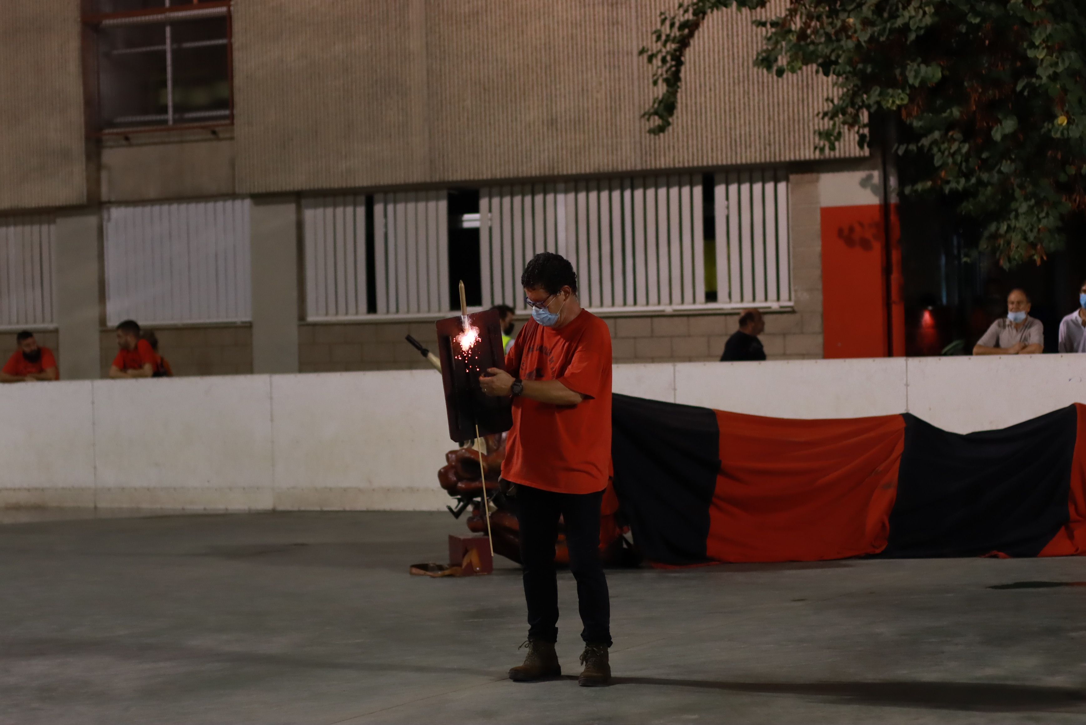 Les bèsties de foc i les colles de diables de Rubí donen el tret de sortida a la Festa Major Petita de Sant Roc. FOTO: Josep Llamas