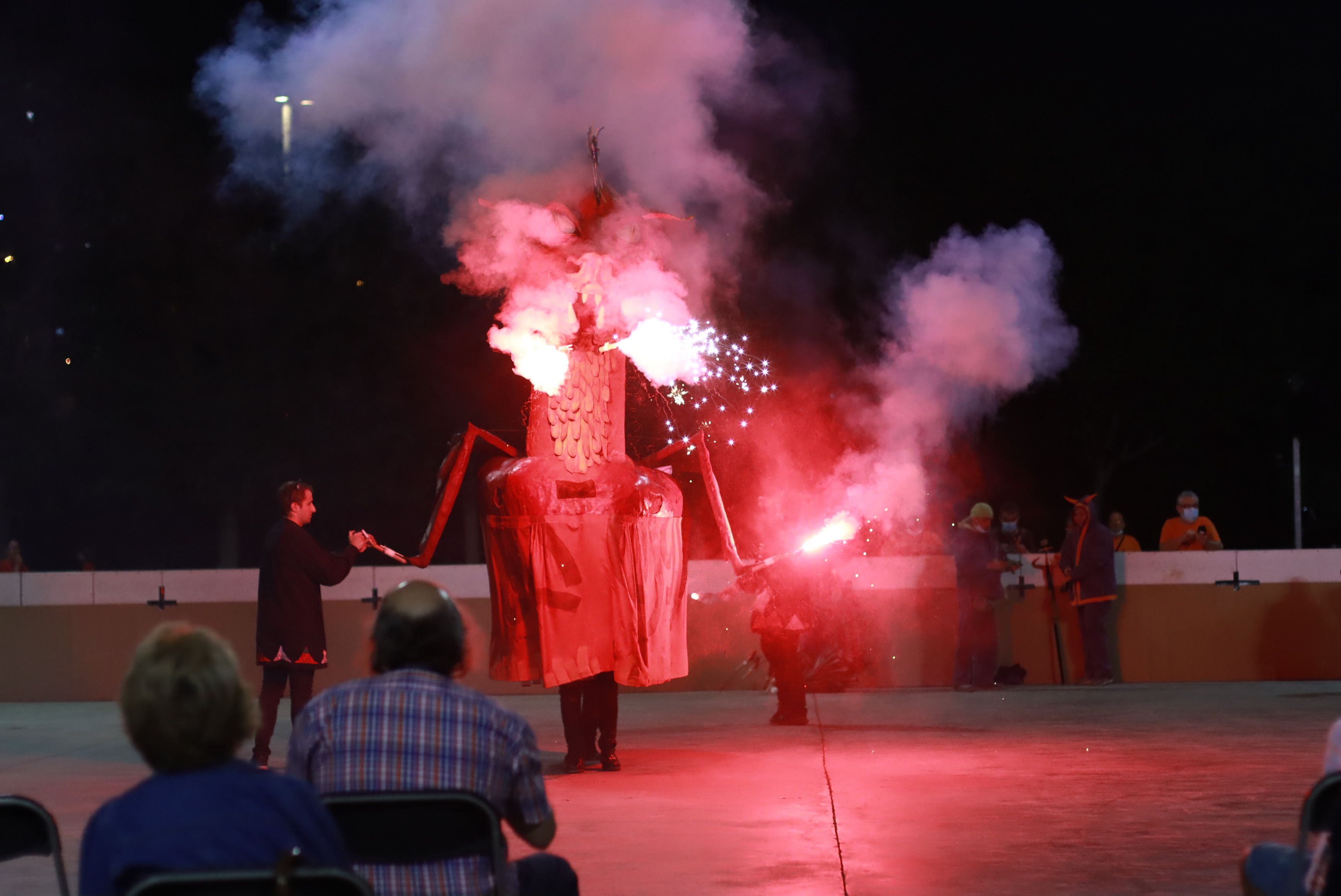 Les bèsties de foc i les colles de diables de Rubí donen el tret de sortida a la Festa Major Petita de Sant Roc. FOTO: Josep Llamas