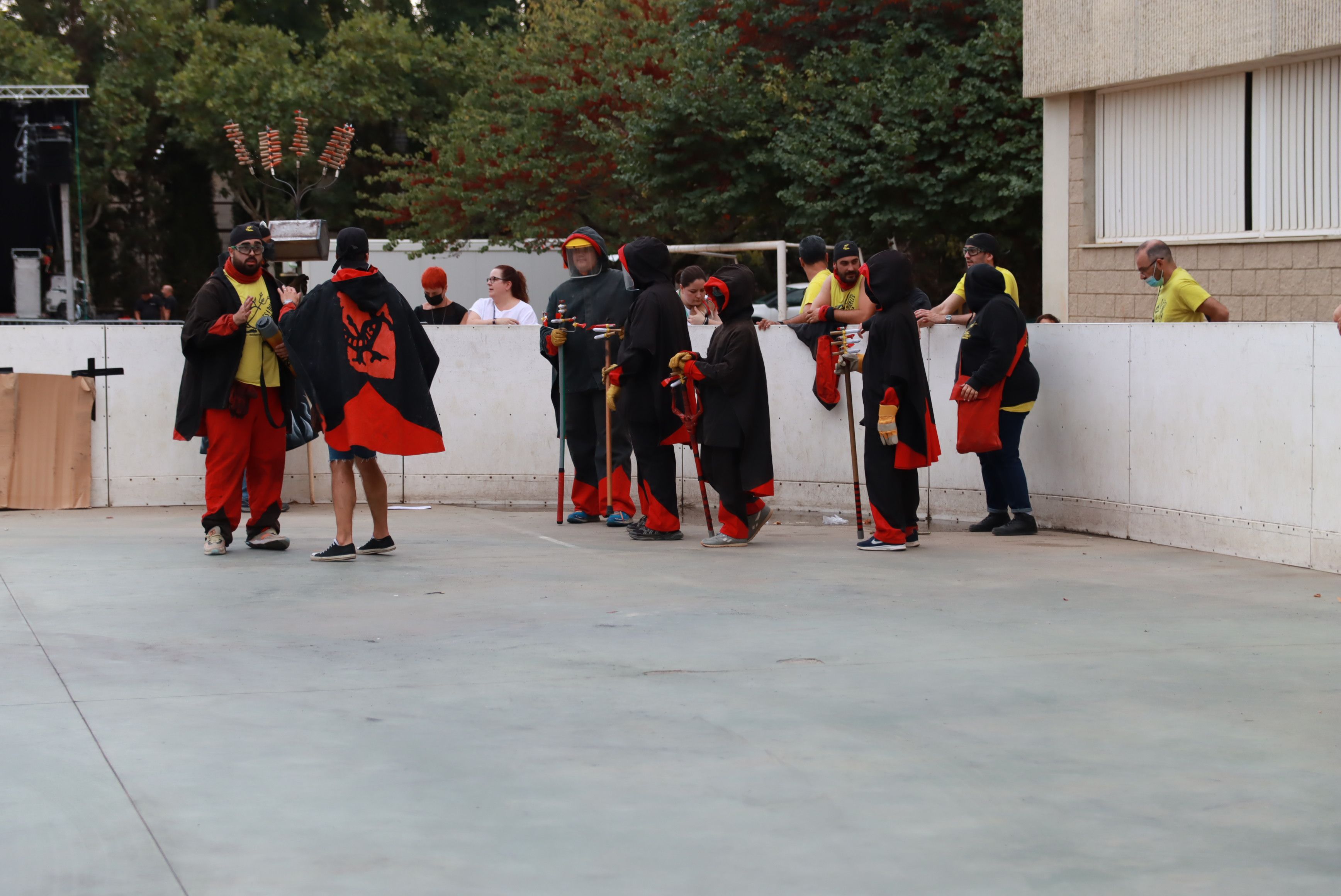 Moment del raval infantil amb la Colla de Diables de la Riera, la Colla de Diables Rubeo Diablorum i la Colla de Diables de Rubí. FOTO: Josep Llamas