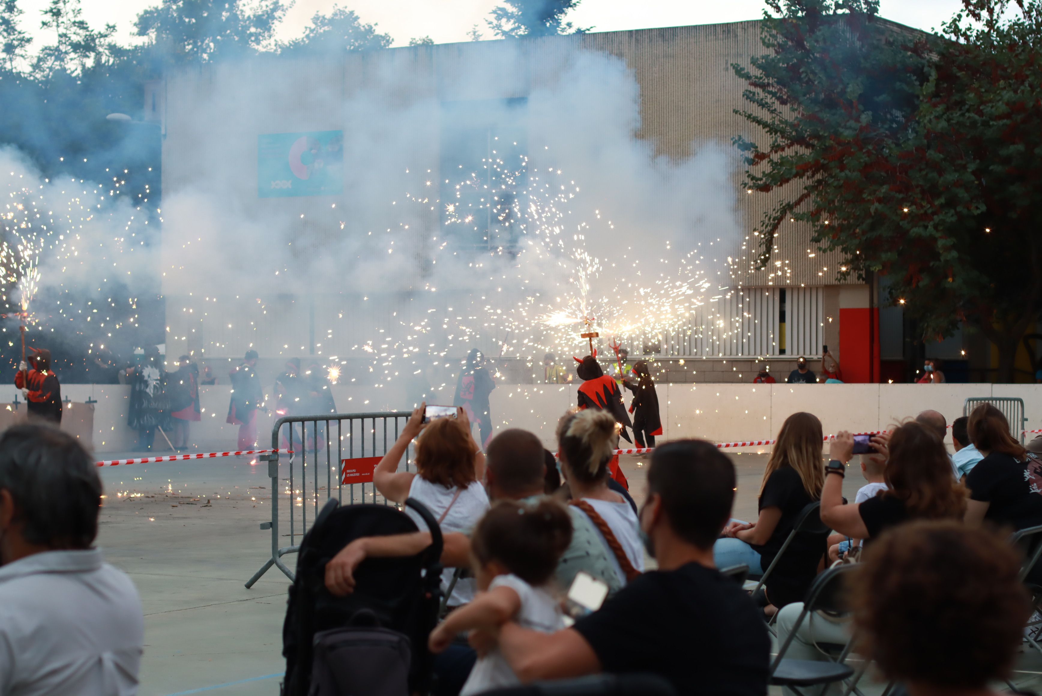 Moment del raval infantil amb la Colla de Diables de la Riera, la Colla de Diables Rubeo Diablorum i la Colla de Diables de Rubí. FOTO: Josep Llamas