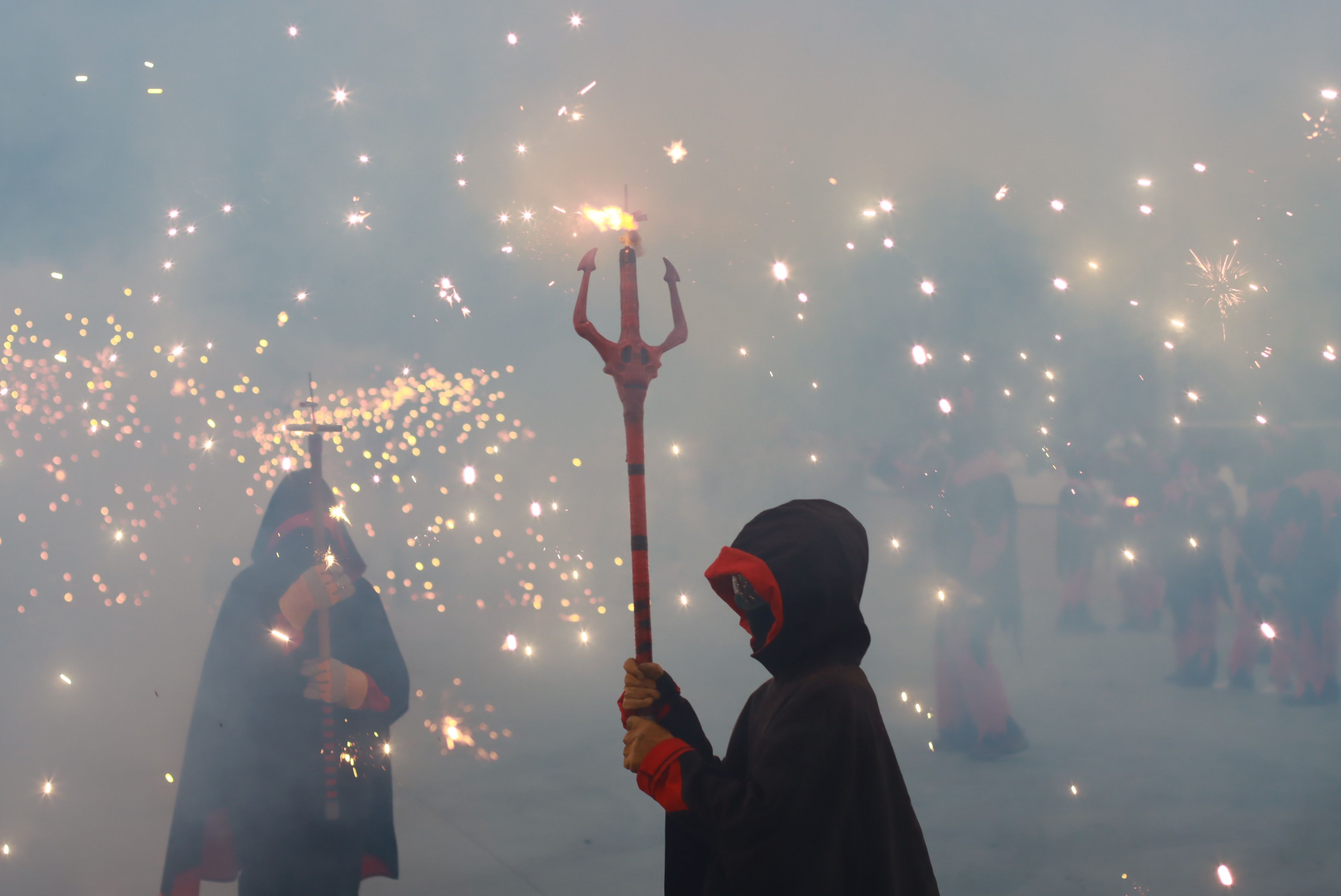 Moment del raval infantil amb la Colla de Diables de la Riera, la Colla de Diables Rubeo Diablorum i la Colla de Diables de Rubí. FOTO: Josep Llamas