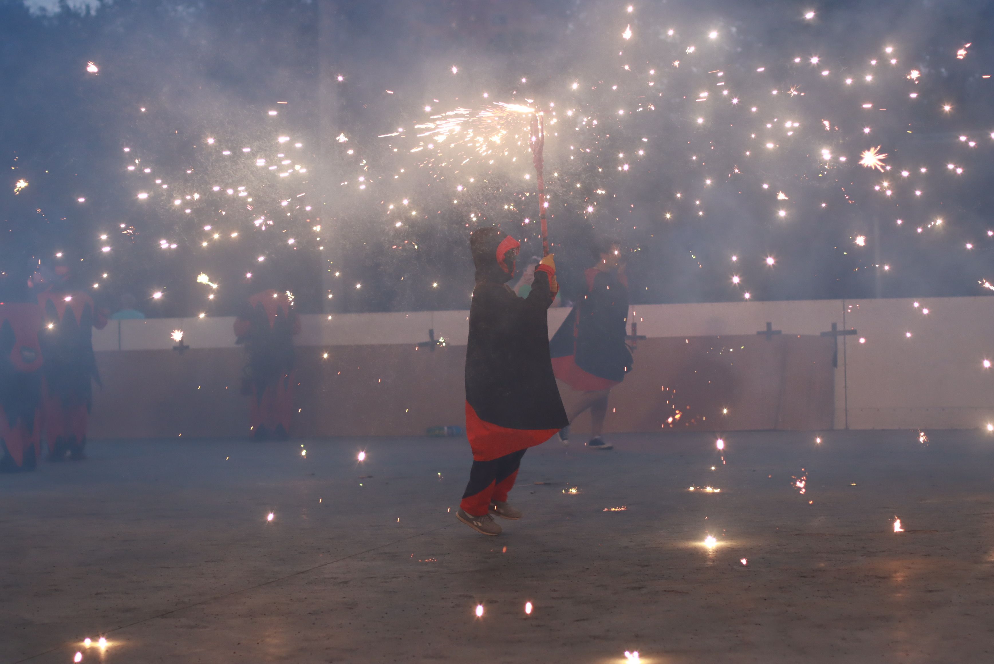 Moment del raval infantil amb la Colla de Diables de la Riera, la Colla de Diables Rubeo Diablorum i la Colla de Diables de Rubí. FOTO: Josep Llamas