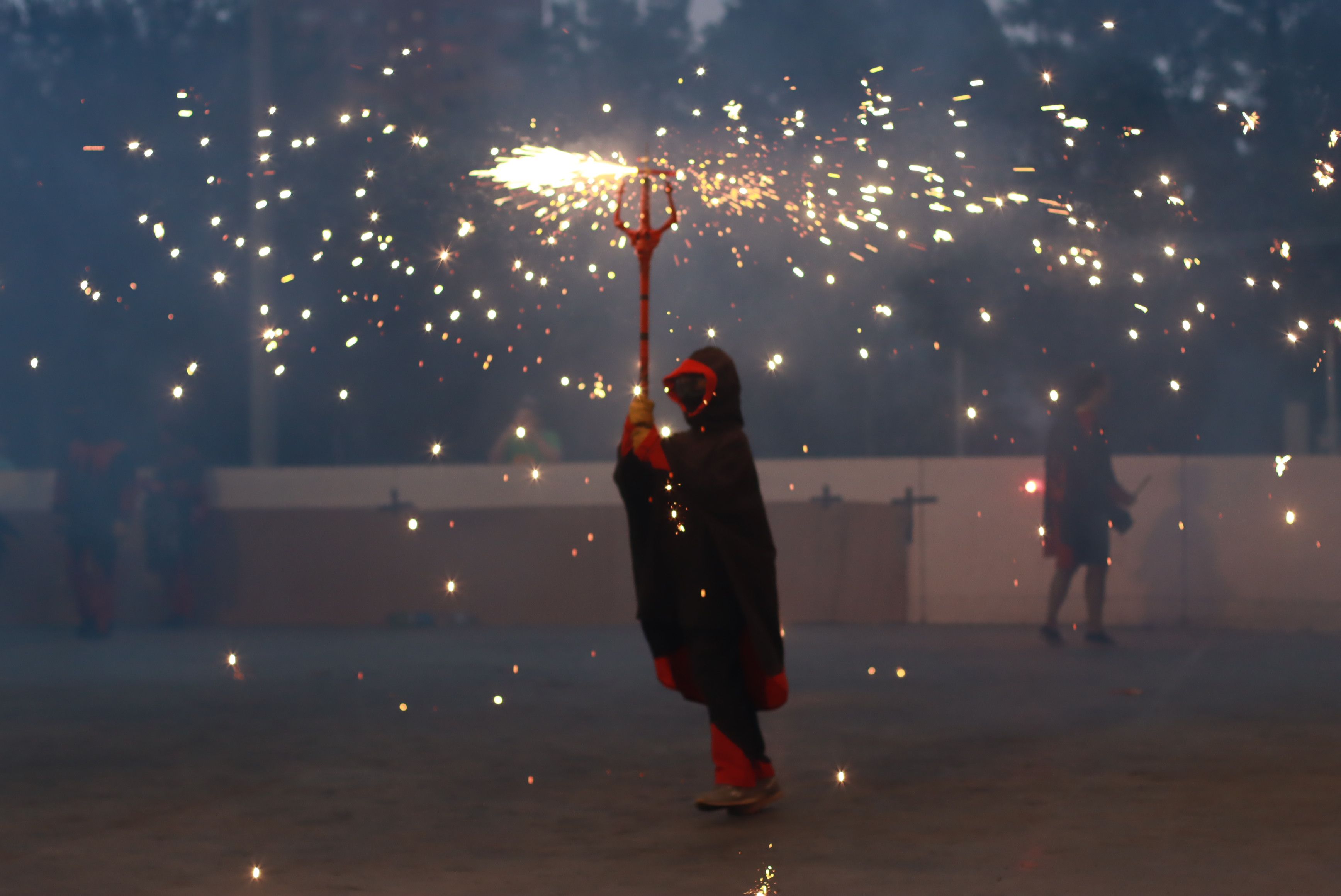 Moment del raval infantil amb la Colla de Diables de la Riera, la Colla de Diables Rubeo Diablorum i la Colla de Diables de Rubí. FOTO: Josep Llamas