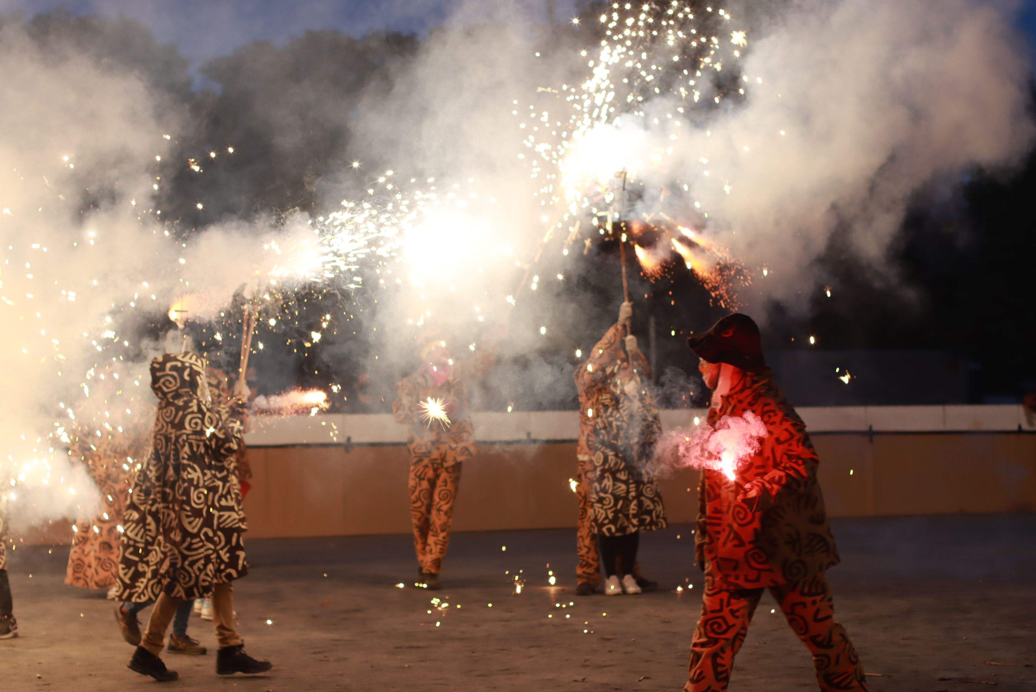 Moment del raval infantil amb la Colla de Diables de la Riera, la Colla de Diables Rubeo Diablorum i la Colla de Diables de Rubí. FOTO: Josep Llamas