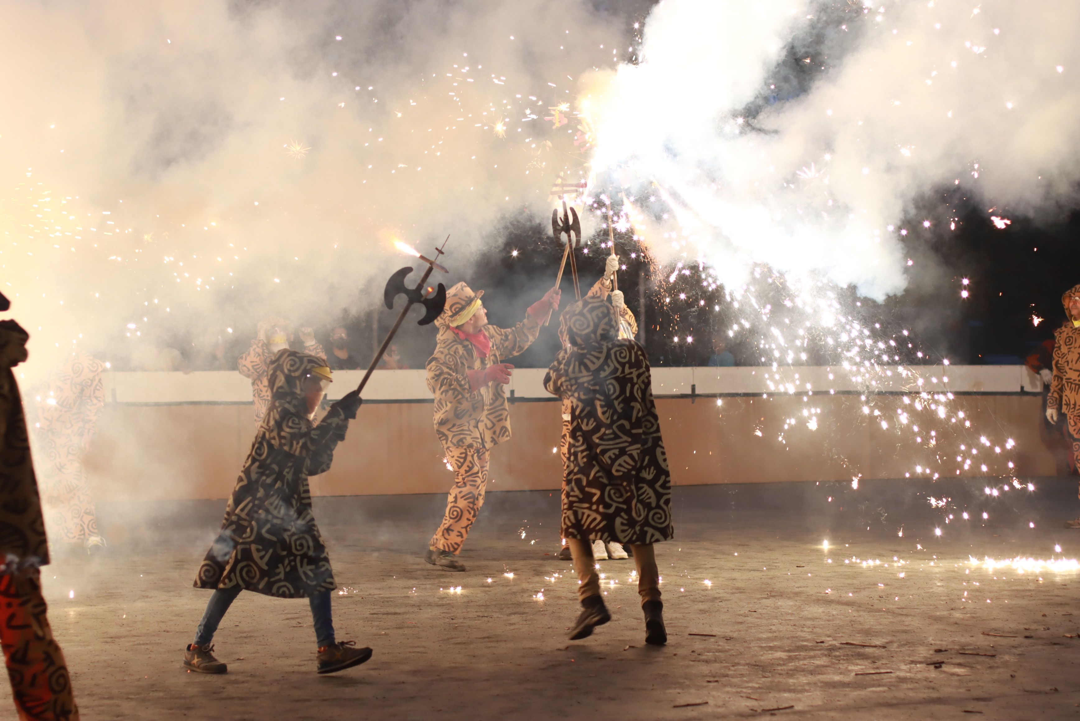 Moment del raval infantil amb la Colla de Diables de la Riera, la Colla de Diables Rubeo Diablorum i la Colla de Diables de Rubí. FOTO: Josep Llamas