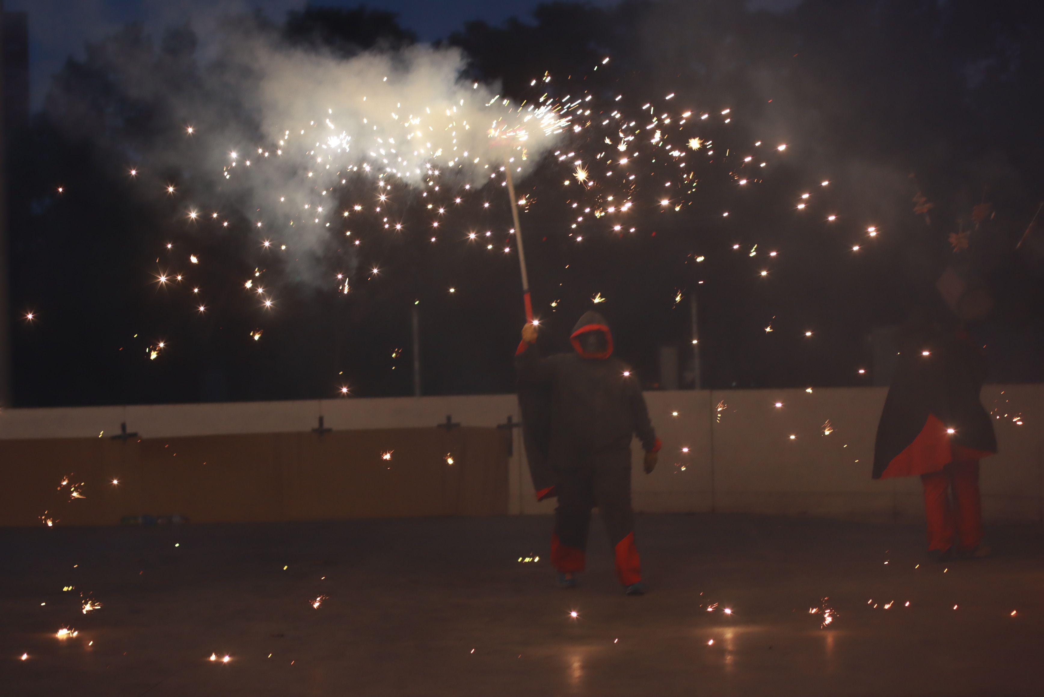 Moment del raval infantil amb la Colla de Diables de la Riera, la Colla de Diables Rubeo Diablorum i la Colla de Diables de Rubí. FOTO: Josep Llamas