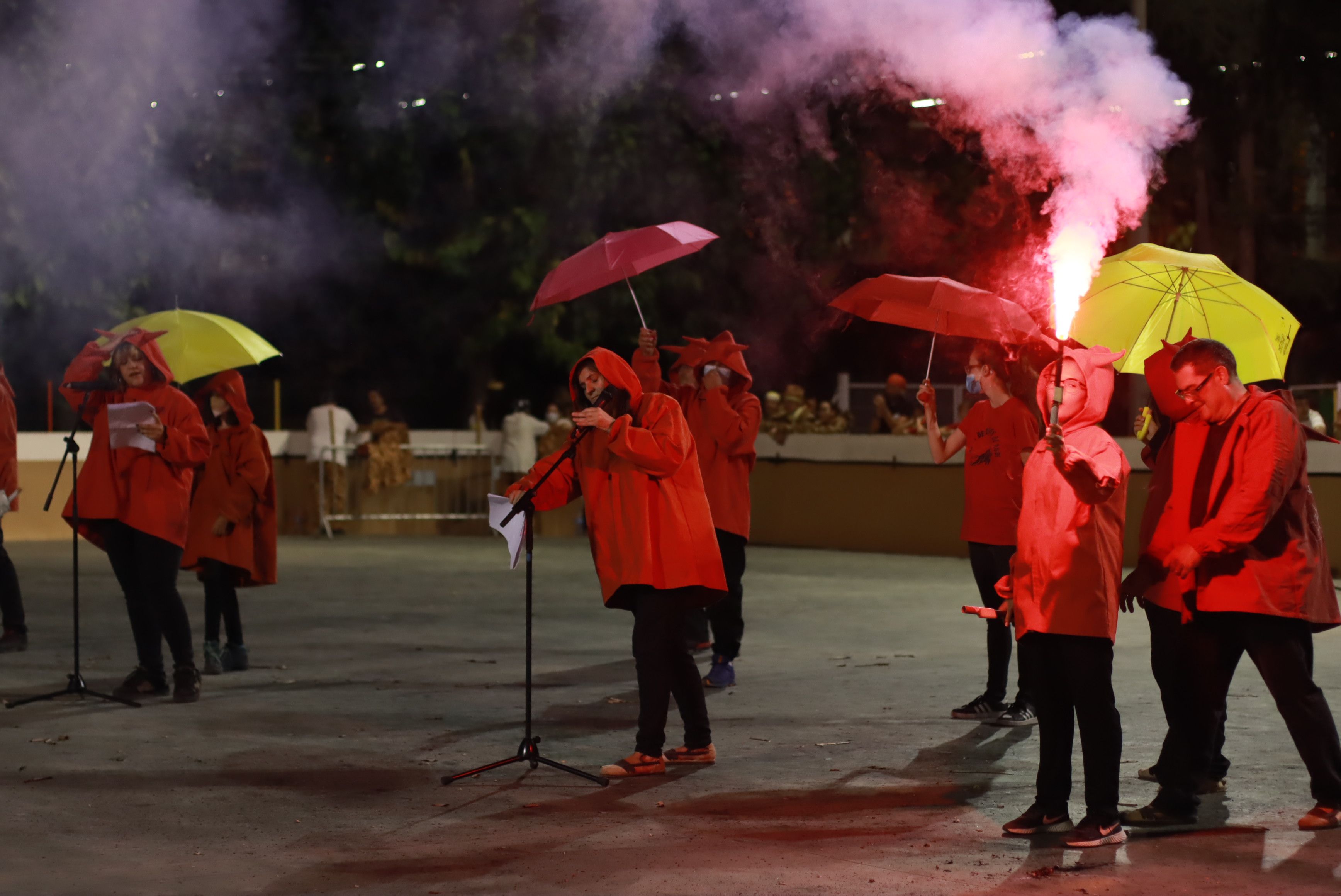 Versots amb la Colla de Diables de la Riera, la Colla de Diables Rubeo Diablorum i la Colla de Diables de Rubí. FOTO: Josep Llamas