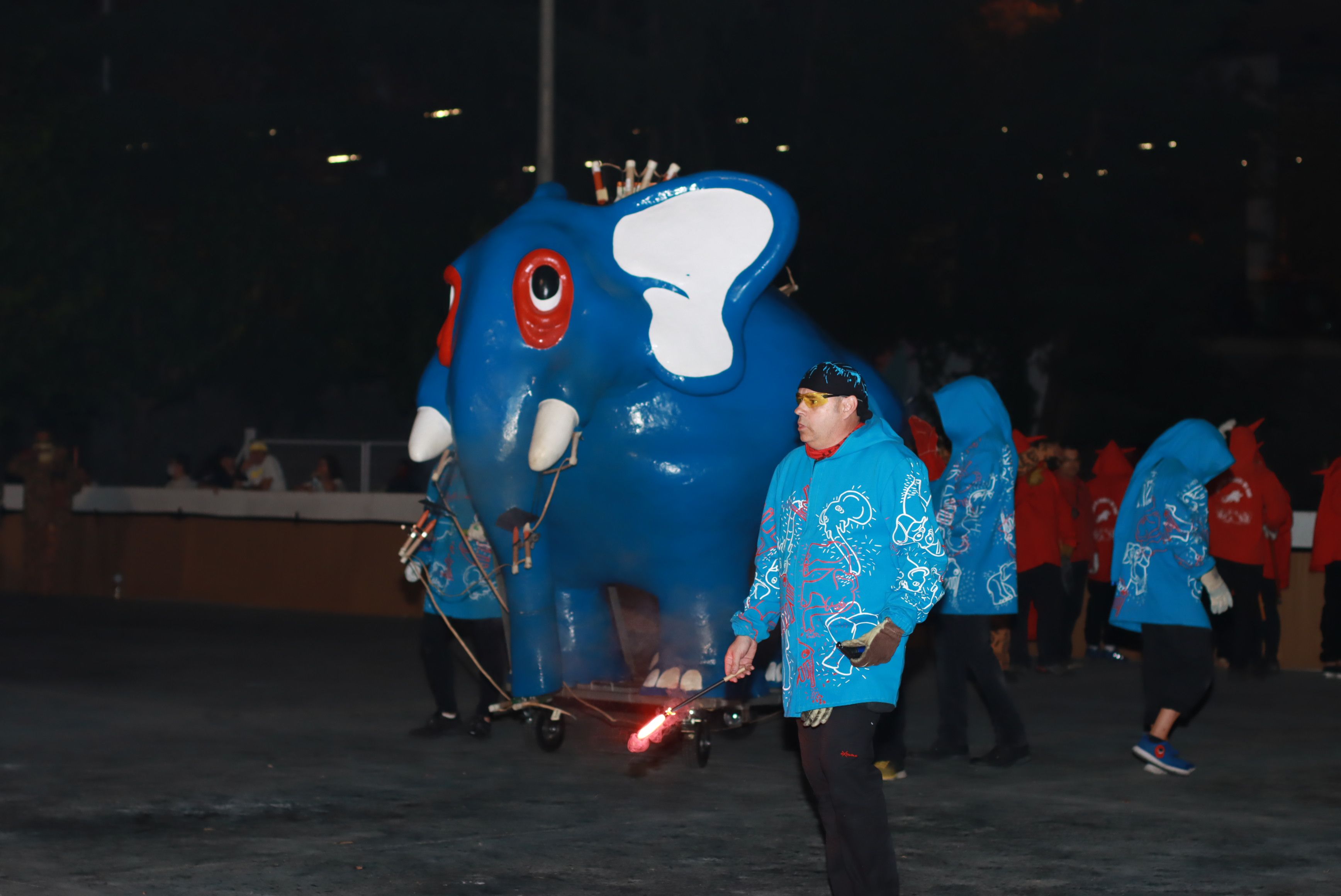 El Bòjum participa com a Bèstia de Foc al raval gran de foc de la Festa Major Petita de Sant Roc. FOTO: Josep Llamas