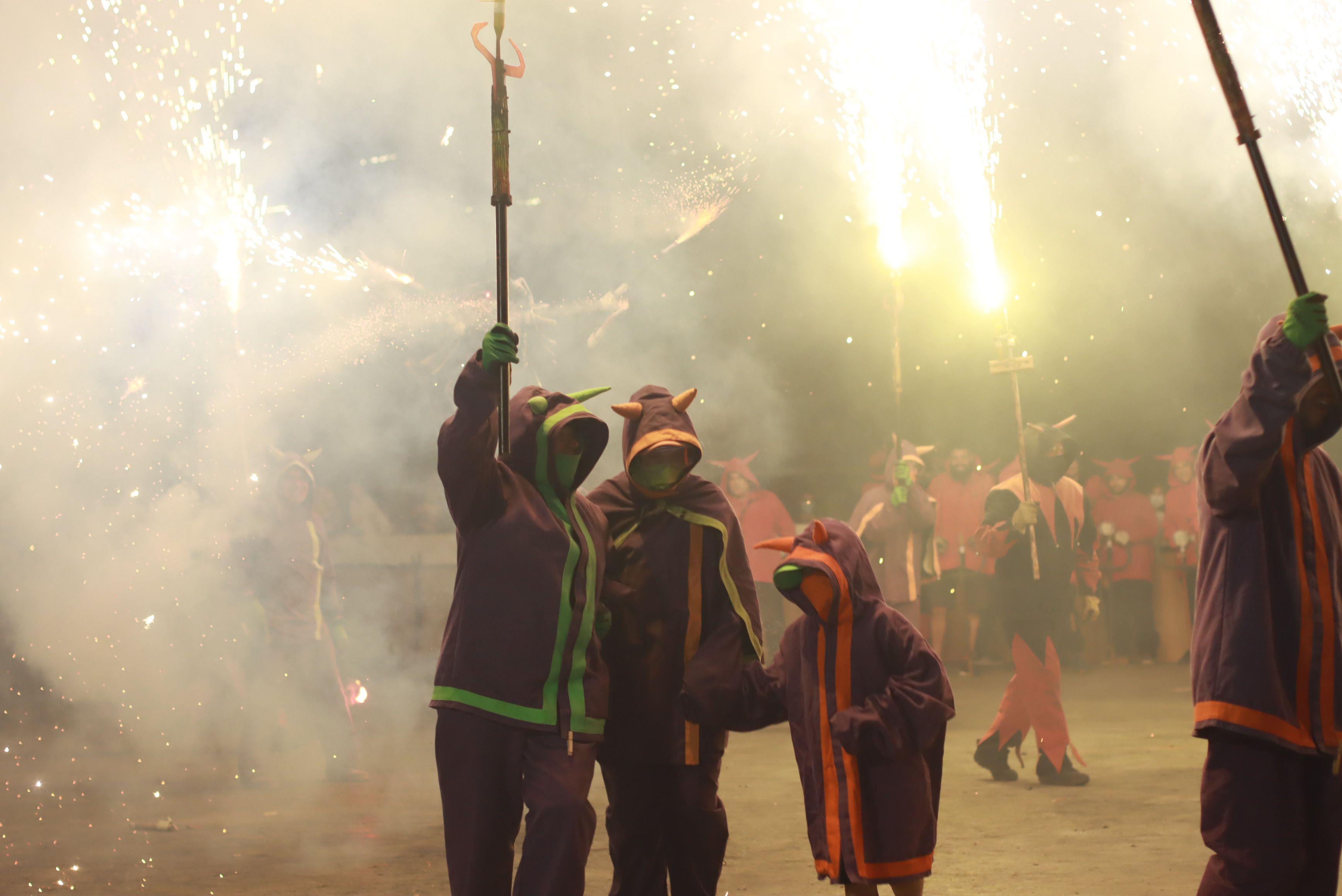 Raval de foc amb la la Colla de Diables de la Riera, la Colla de Diables Rubeo Diablorum i la Colla de Diables de Rubí. FOTO: Josep Llamas