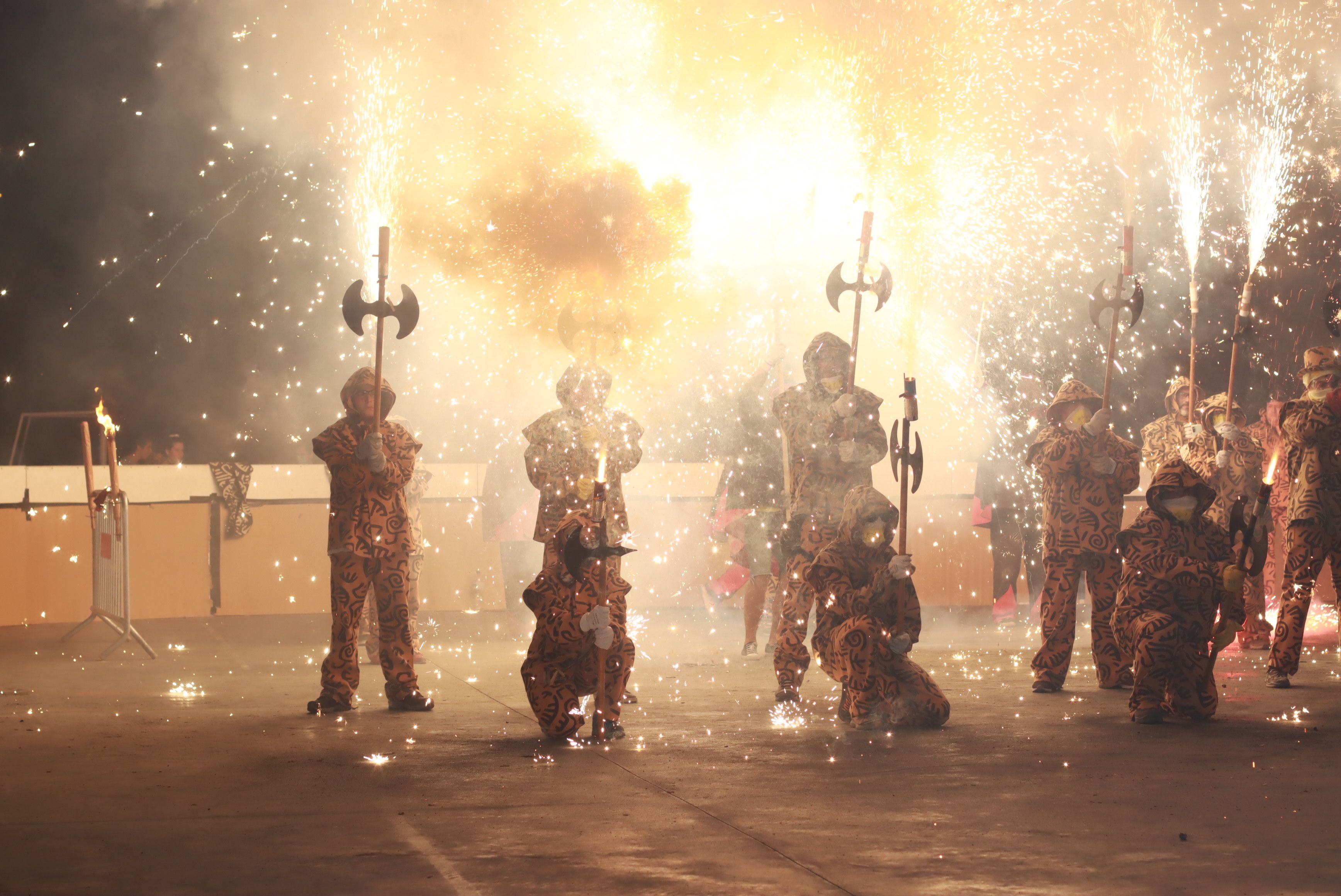 Raval de foc amb la la Colla de Diables de la Riera, la Colla de Diables Rubeo Diablorum i la Colla de Diables de Rubí. FOTO: Josep Llamas