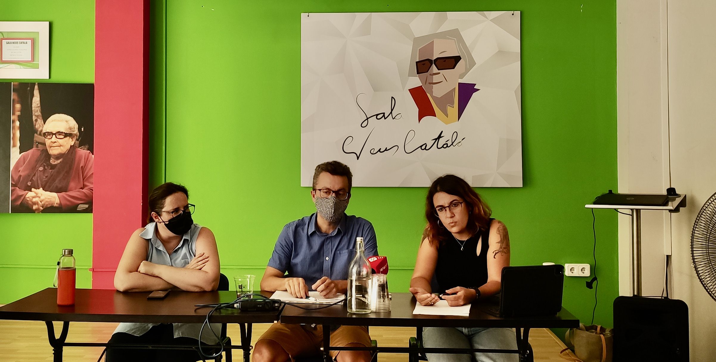 Moment de la roda de premsa dels regidors d'En Comú Podem Rubí. FOTO: Redacció