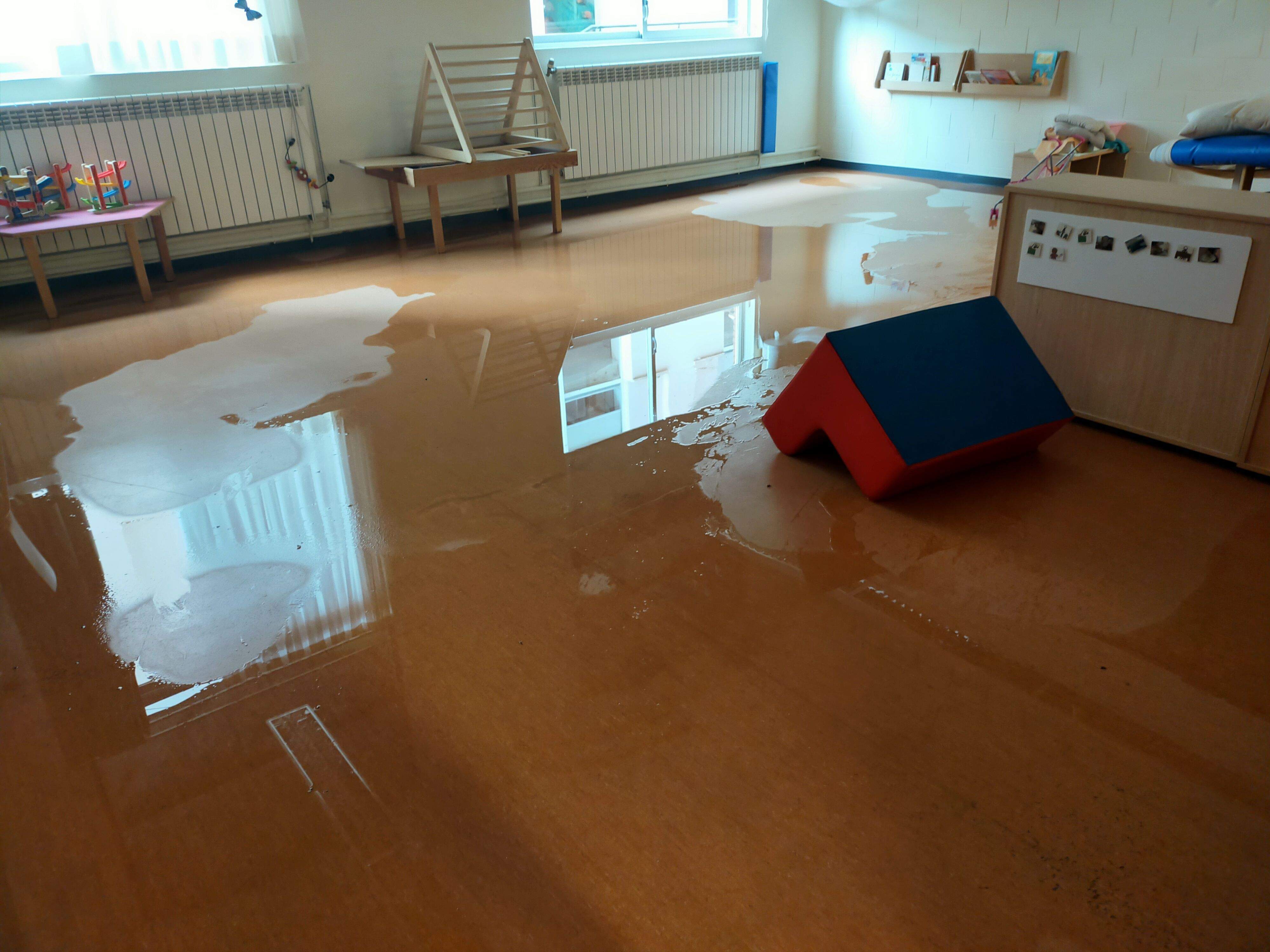 Inundació en una de les classes de l'escola bressol Sol Solet. FOTO: Cedida