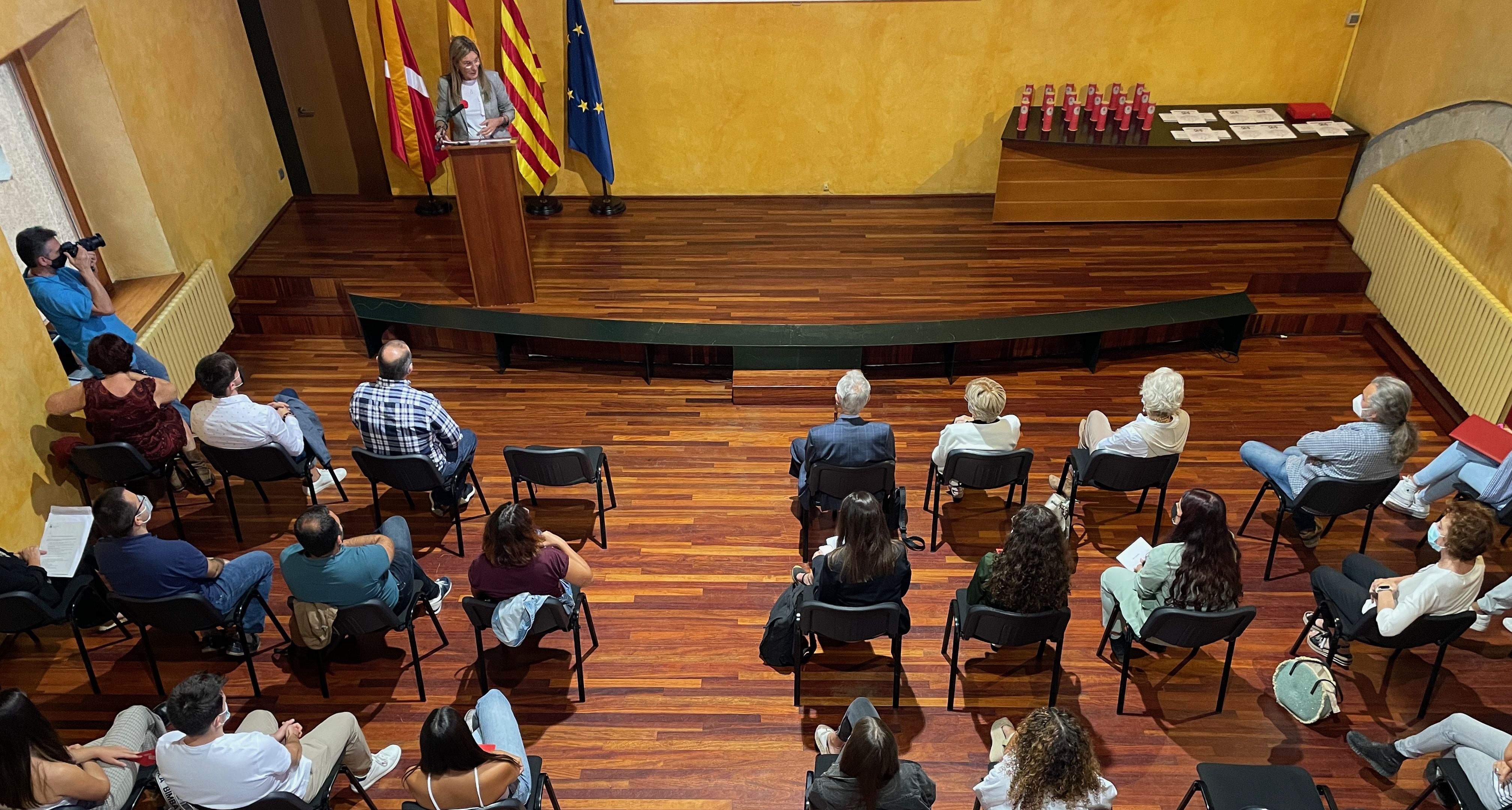L'acte de reconeixement a l'alumnat de secundària i al millor treball de recerca s'ha dut a terme a l'auditori del Castell. FOTO: NHS
