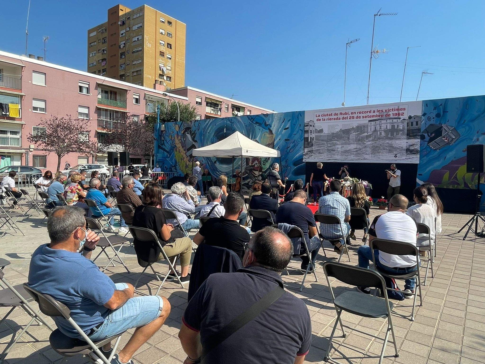 Rubí recorda les víctimes de la rierada de 1962 a la plaça del 25 de setembre. FOTO: AMM