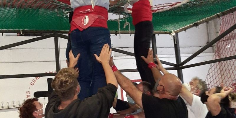 Moment del primer assaig dels castellers de Rubí, gairebé dos anys després d'estar aturats per la pandèmia. FOTO: Cedida